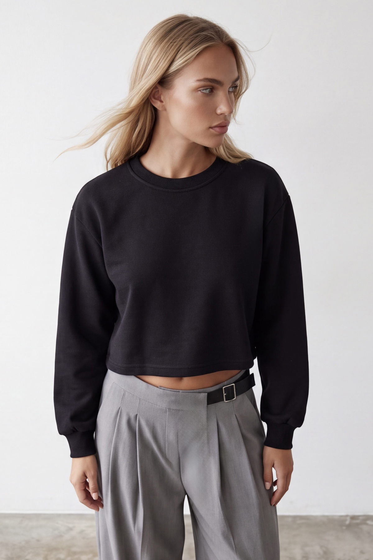 Kadın Siyah Bisiklet Yaka Eteği Pis Dikişli 3 İplik İçi Şardonlu Sweatshirt Alc-X15863