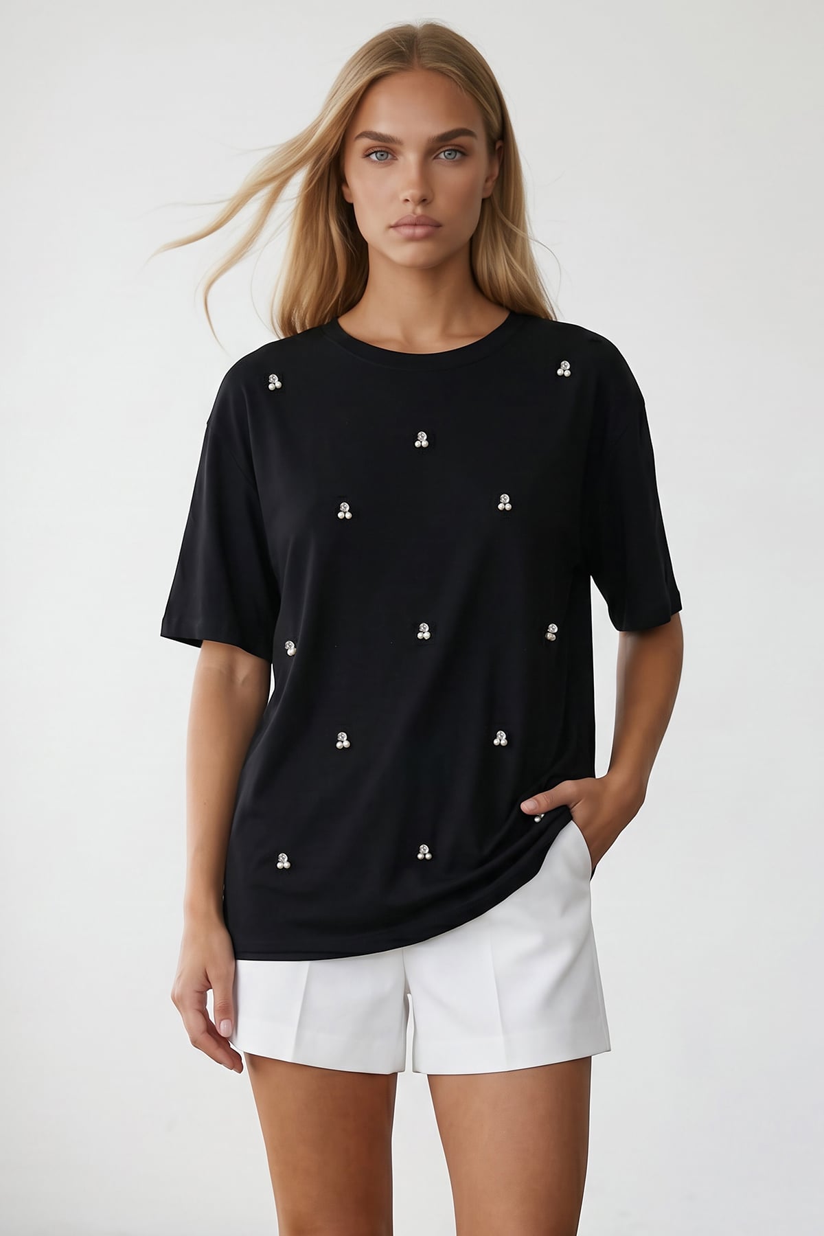 Kadın Siyah Bisiklet Yaka Oversize İnci Ve Taş İşlemeli T-Shirt ALC-X11964