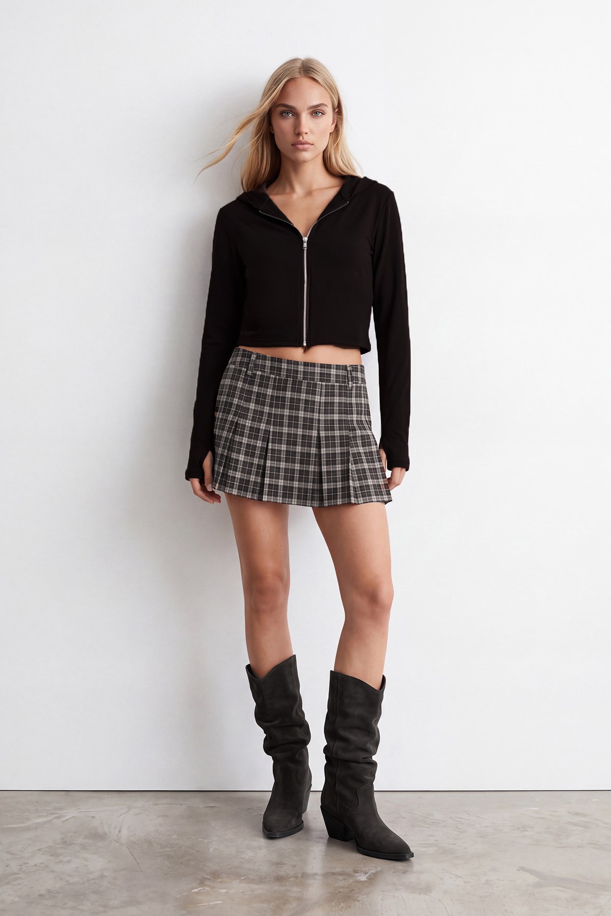 Kadın Siyah Çift Cepli Parmak Geçmeli Fermuarlı Kapüşonlu Modal Sweatshirt Alc-X15730
