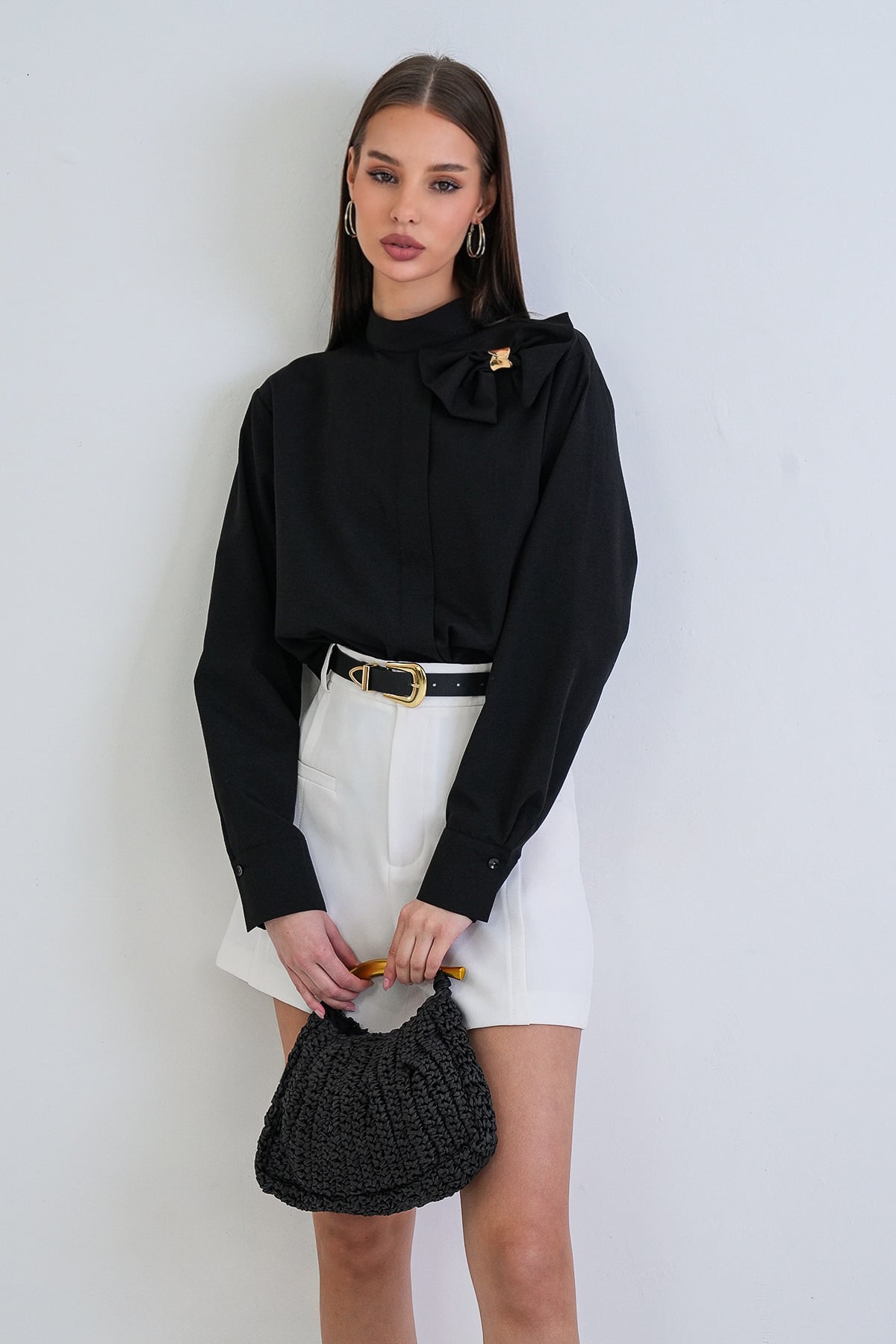 Kadın Siyah Dik Yaka Fiyonk Detaylı Manşet Kollu Poplin Bluz Alc-X15274