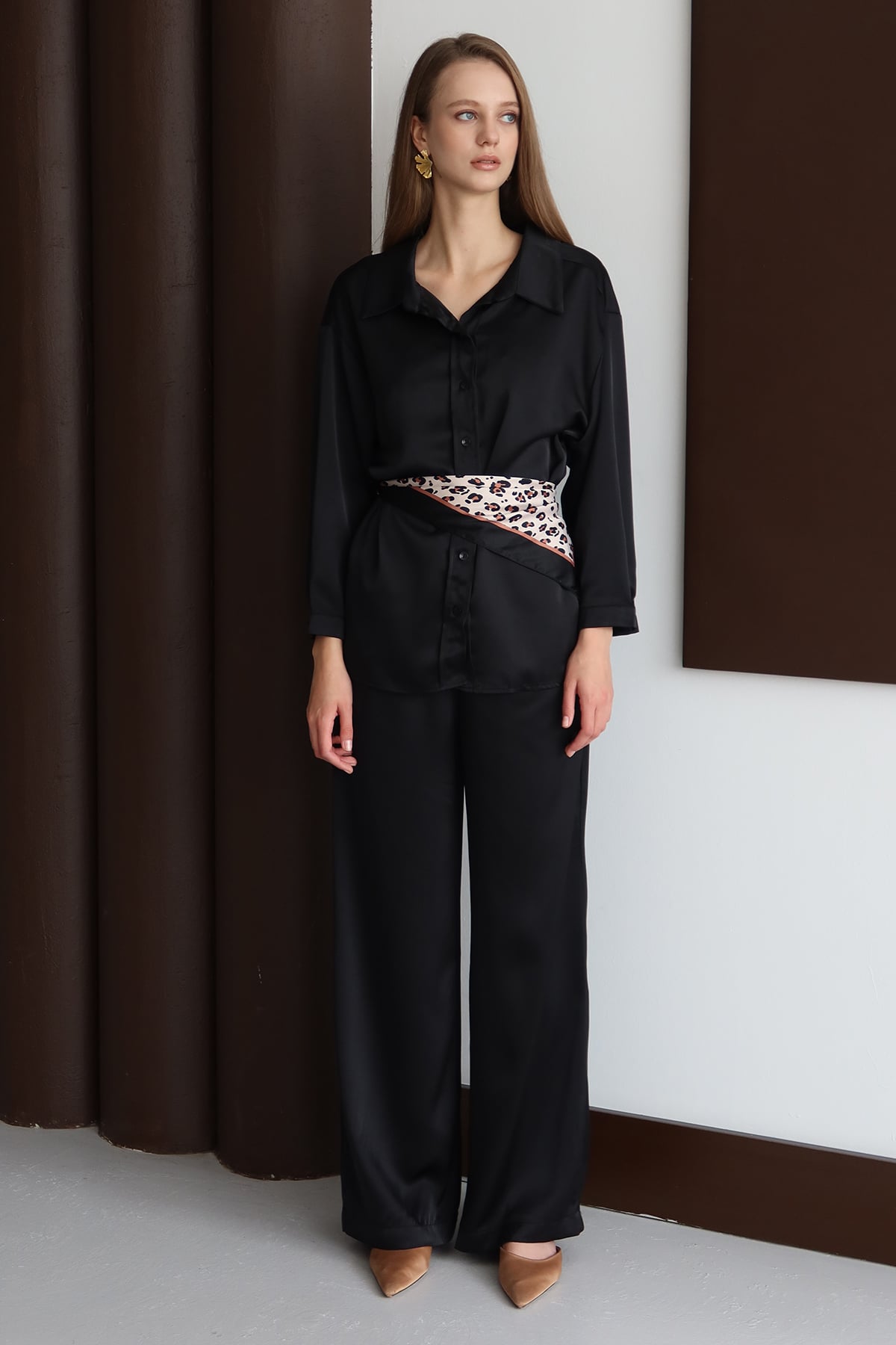 Kadın Siyah Düğmeli Oversize Saten Gömlek ve Pantolon Takım VS01428