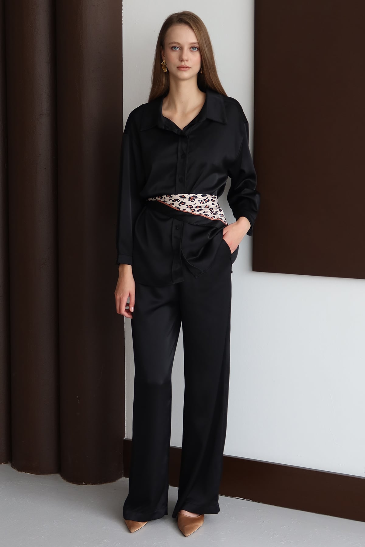 Kadın Siyah Düğmeli Oversize Saten Gömlek ve Pantolon Takım VS01428