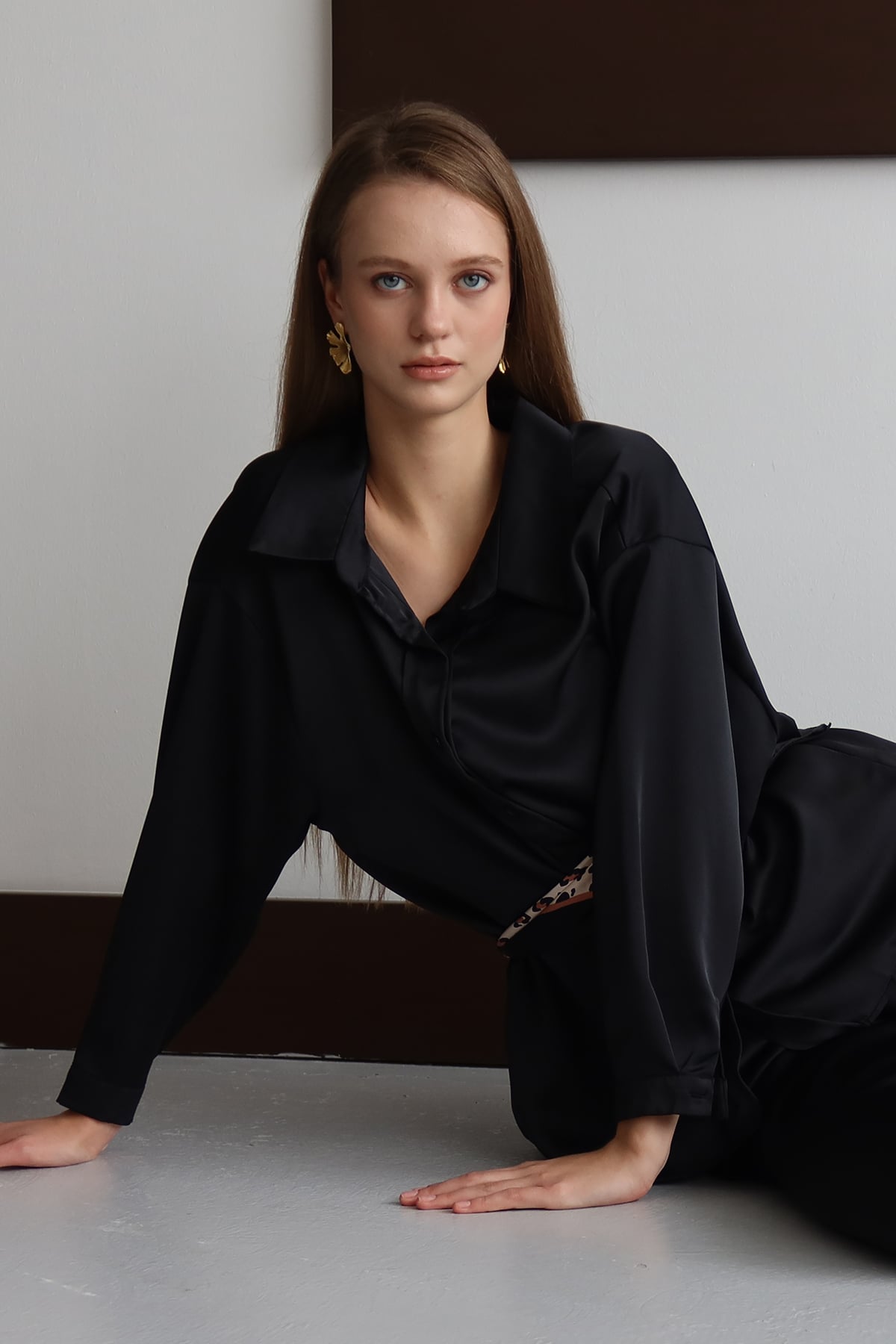 Kadın Siyah Düğmeli Oversize Saten Gömlek ve Pantolon Takım VS01428