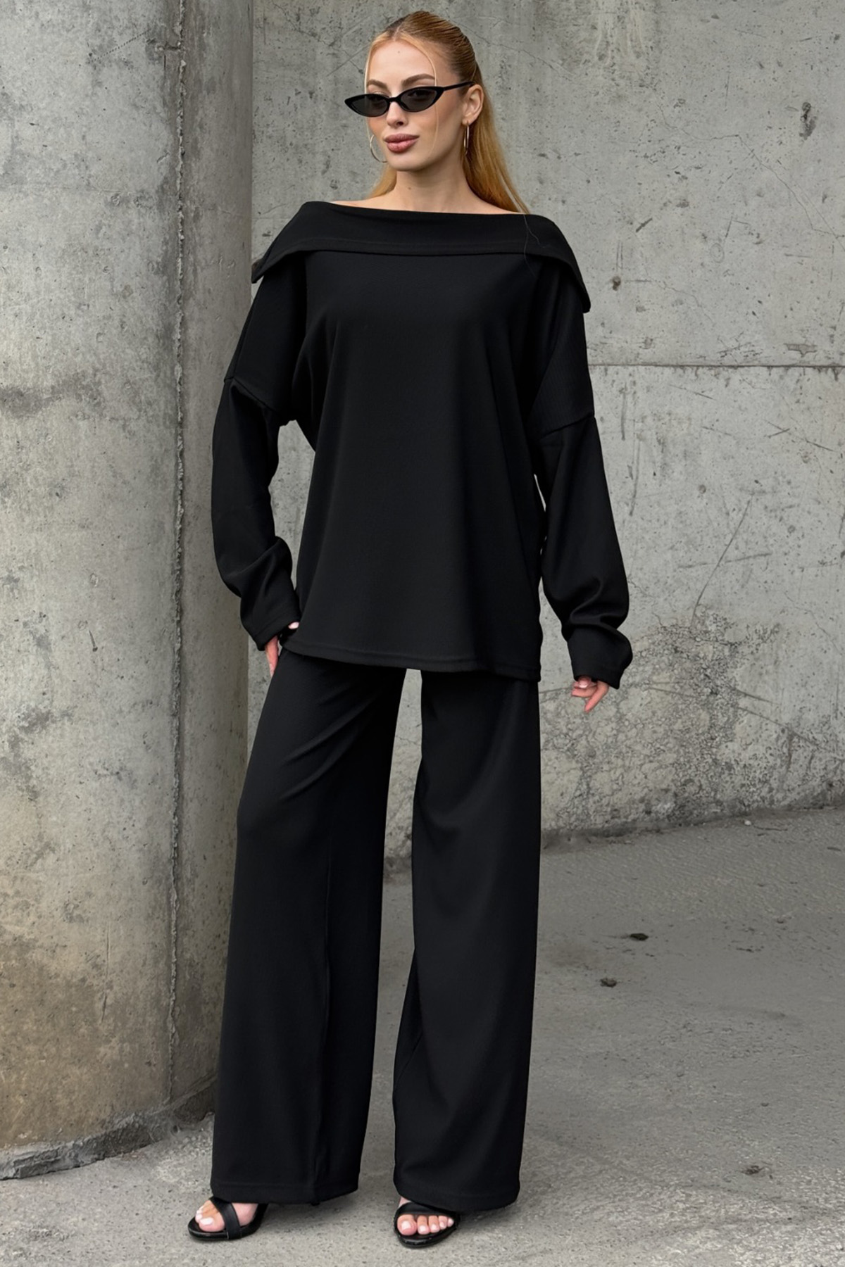 Kadın Siyah İki İplik Geniş Yaka Salaş Kesim Bluz Beli Lastikli Geniş Paça Pantolon Takım VS01584