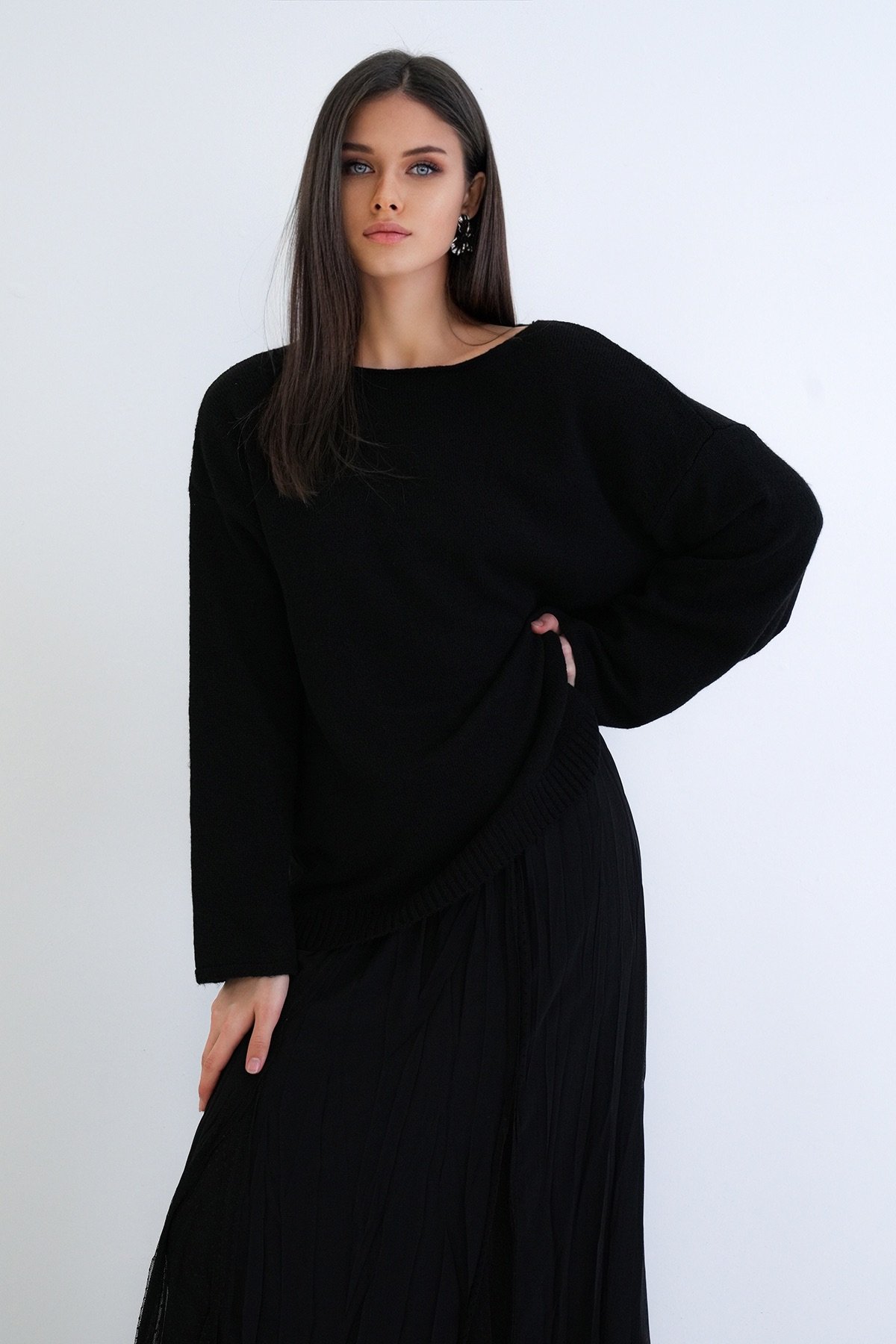 Kadın Siyah Sırtı Dantel Detaylı Oversize Triko Kazak Alc-X15281