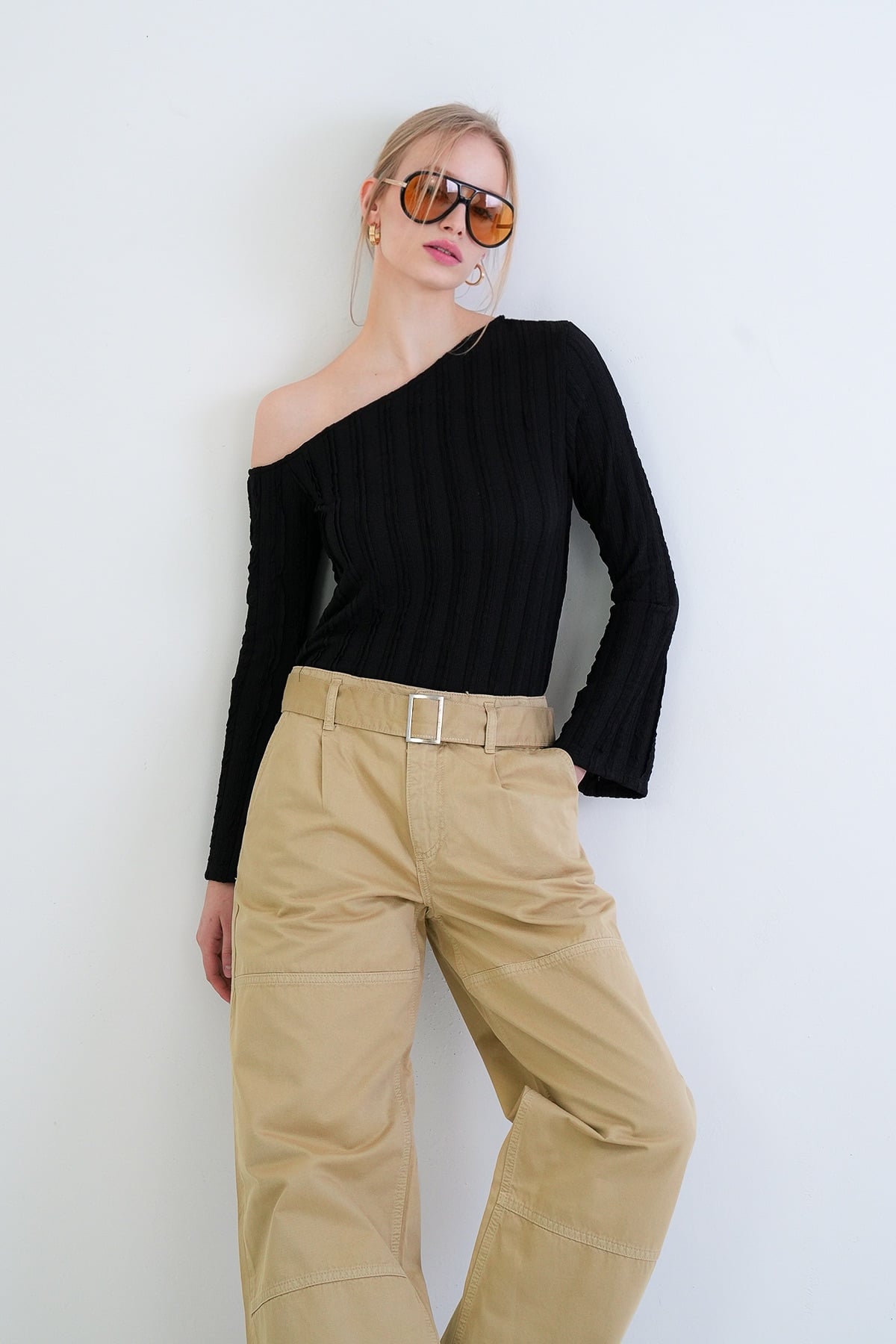 Kadın Siyah Tek Omuz İspanyol Kol Fırfır Kumaş Bluz Alc-X15421