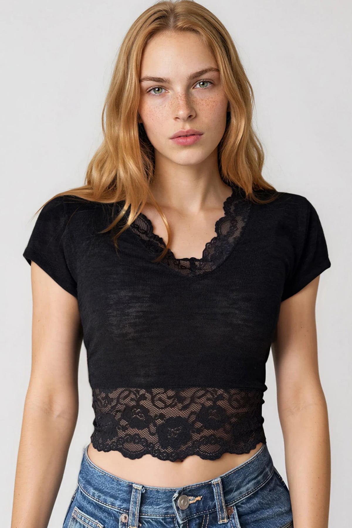 Kadın Siyah V Yaka Dantel Detaylı Crop Bluz Alc-X15433