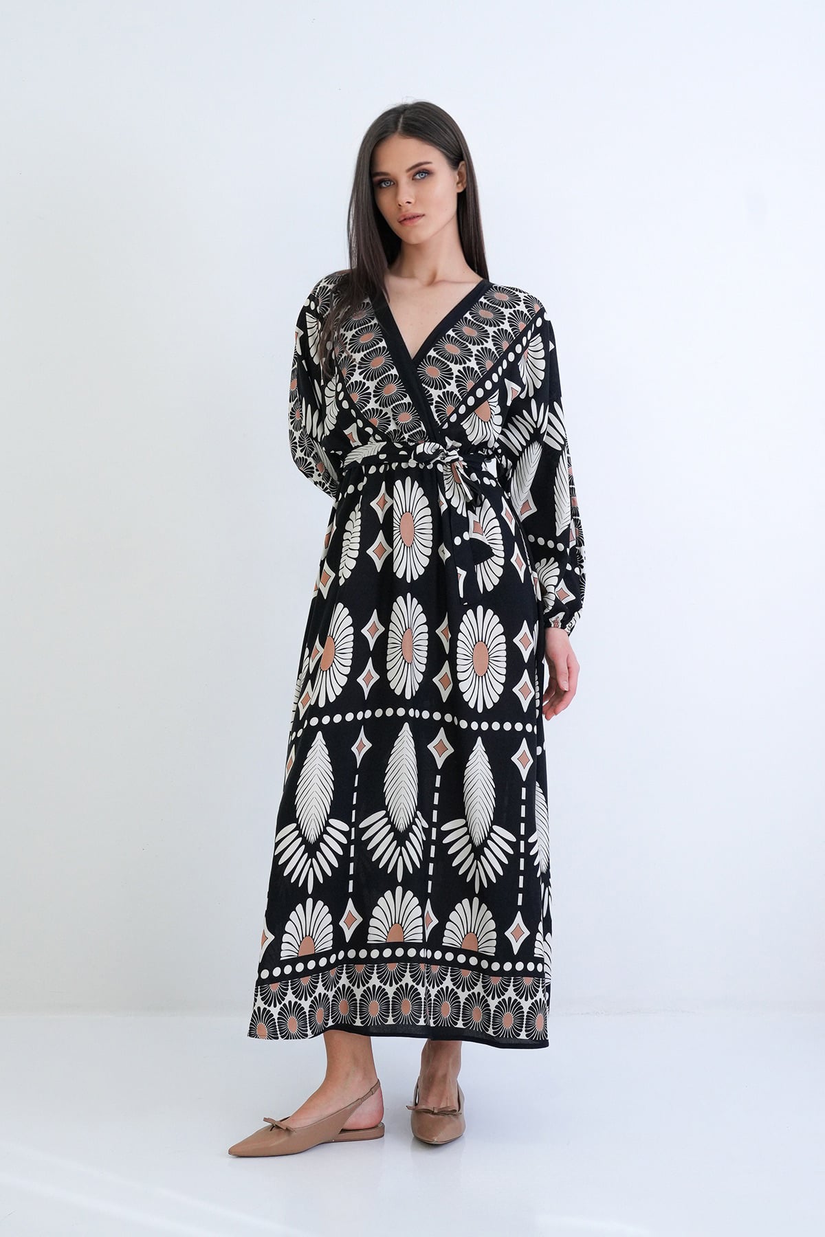 Kadın Siyah V Yaka Etnik Desenli Maxi Boy Dokuma Yazlık Elbise Alc-X15275