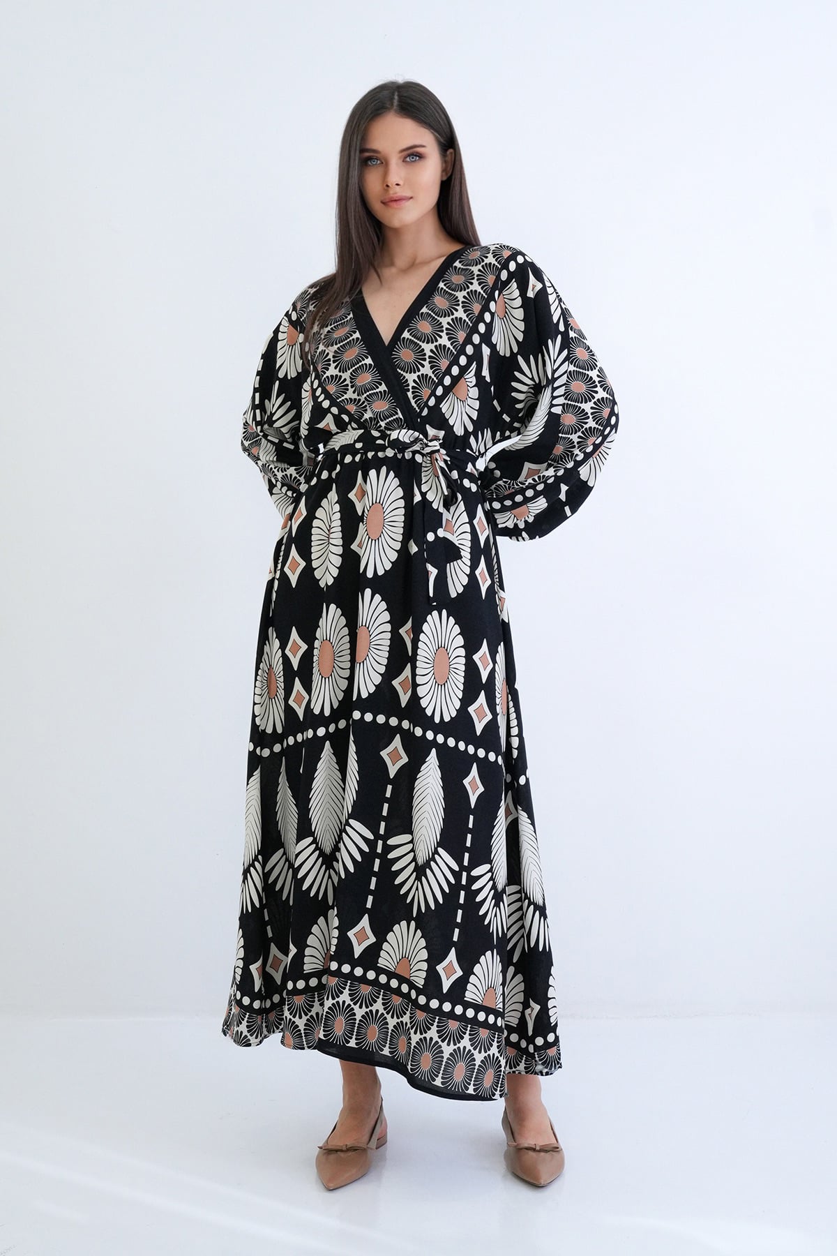 Kadın Siyah V Yaka Etnik Desenli Maxi Boy Dokuma Yazlık Elbise Alc-X15275
