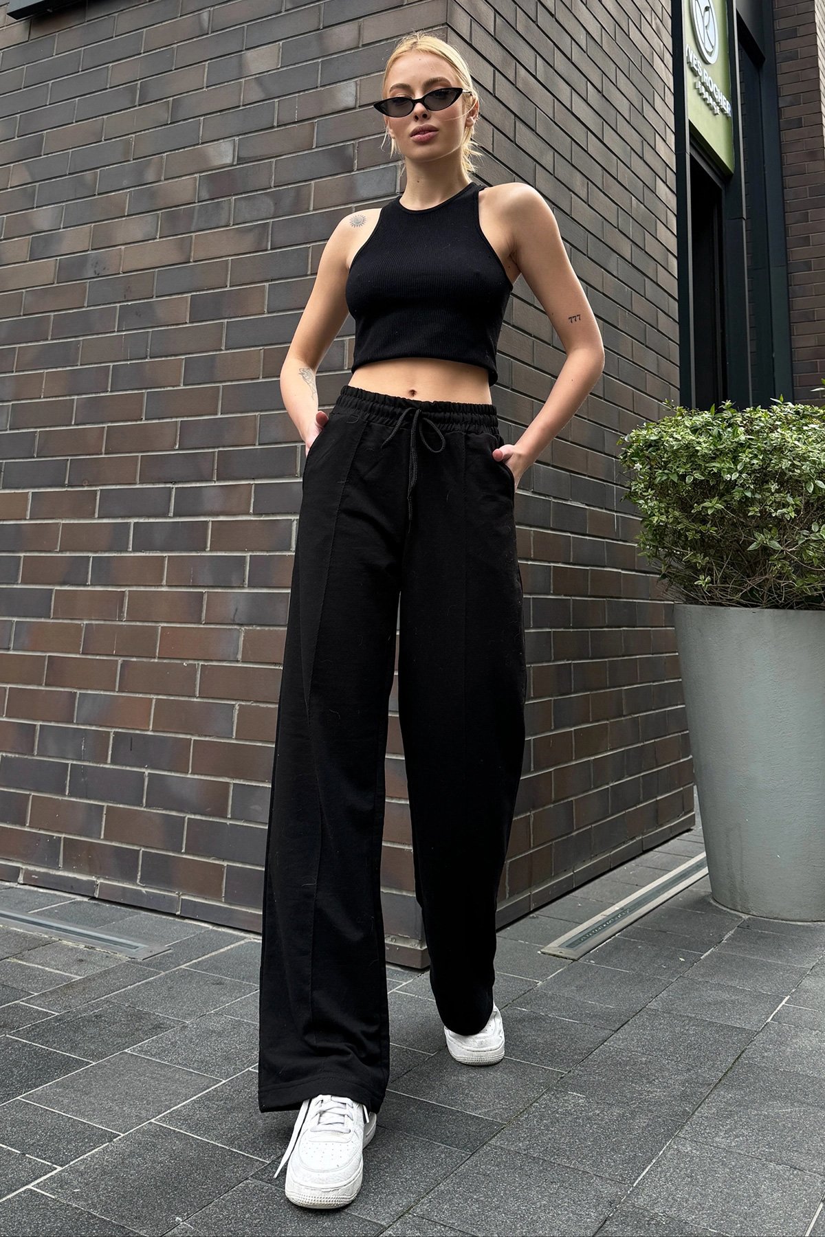 Kadın SİYAH Yüksek Bel Önü Çimalı Bol Paça Çift Cepli Eşofman Altı PRM0668