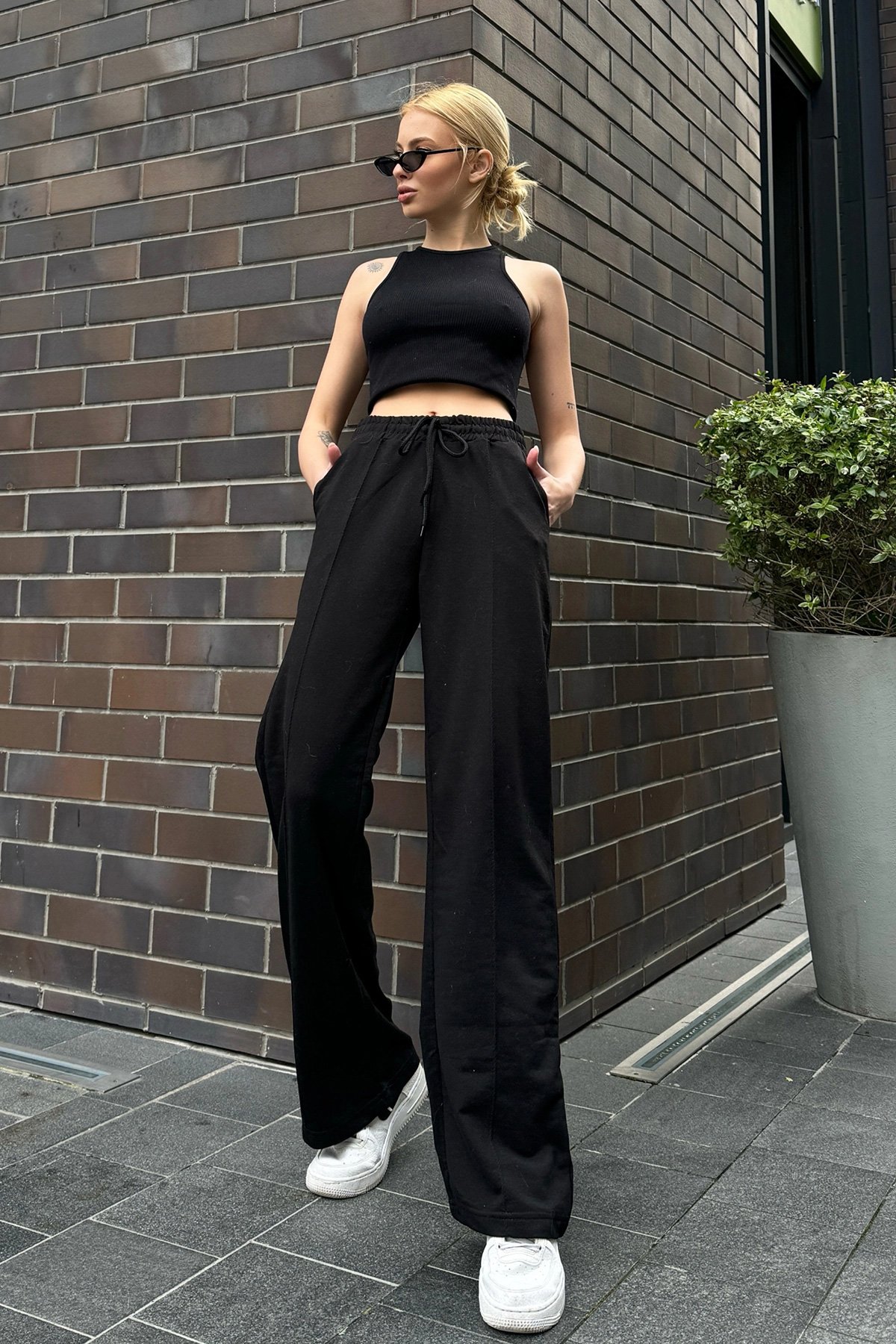 Kadın SİYAH Yüksek Bel Önü Çimalı Bol Paça Çift Cepli Eşofman Altı PRM0668