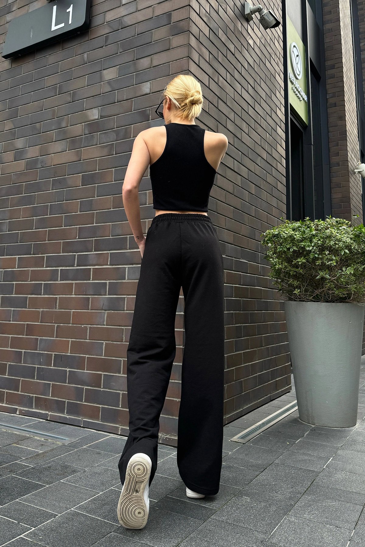 Kadın SİYAH Yüksek Bel Önü Çimalı Bol Paça Çift Cepli Eşofman Altı PRM0668