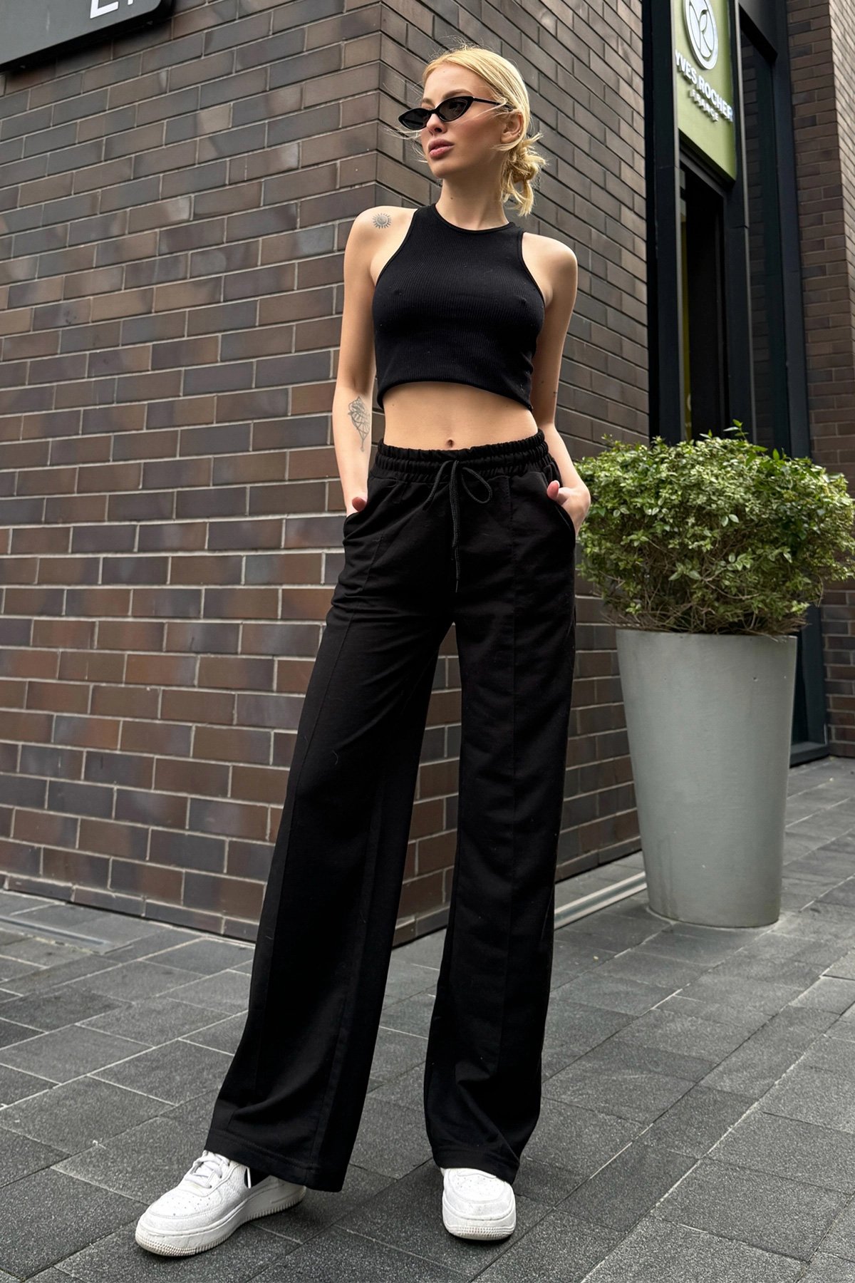 Kadın SİYAH Yüksek Bel Önü Çimalı Bol Paça Çift Cepli Eşofman Altı PRM0668