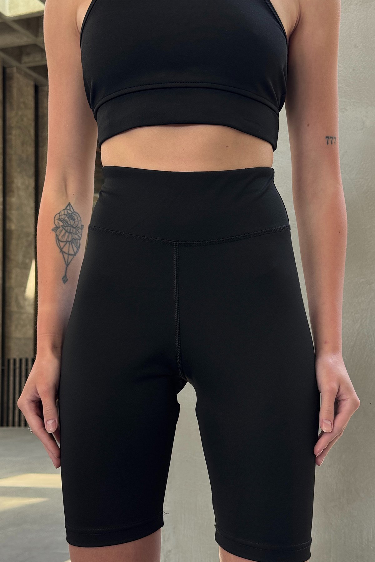 Kadın SİYAH Yüksek Bel Sporcu Şort Tayt V00027-B