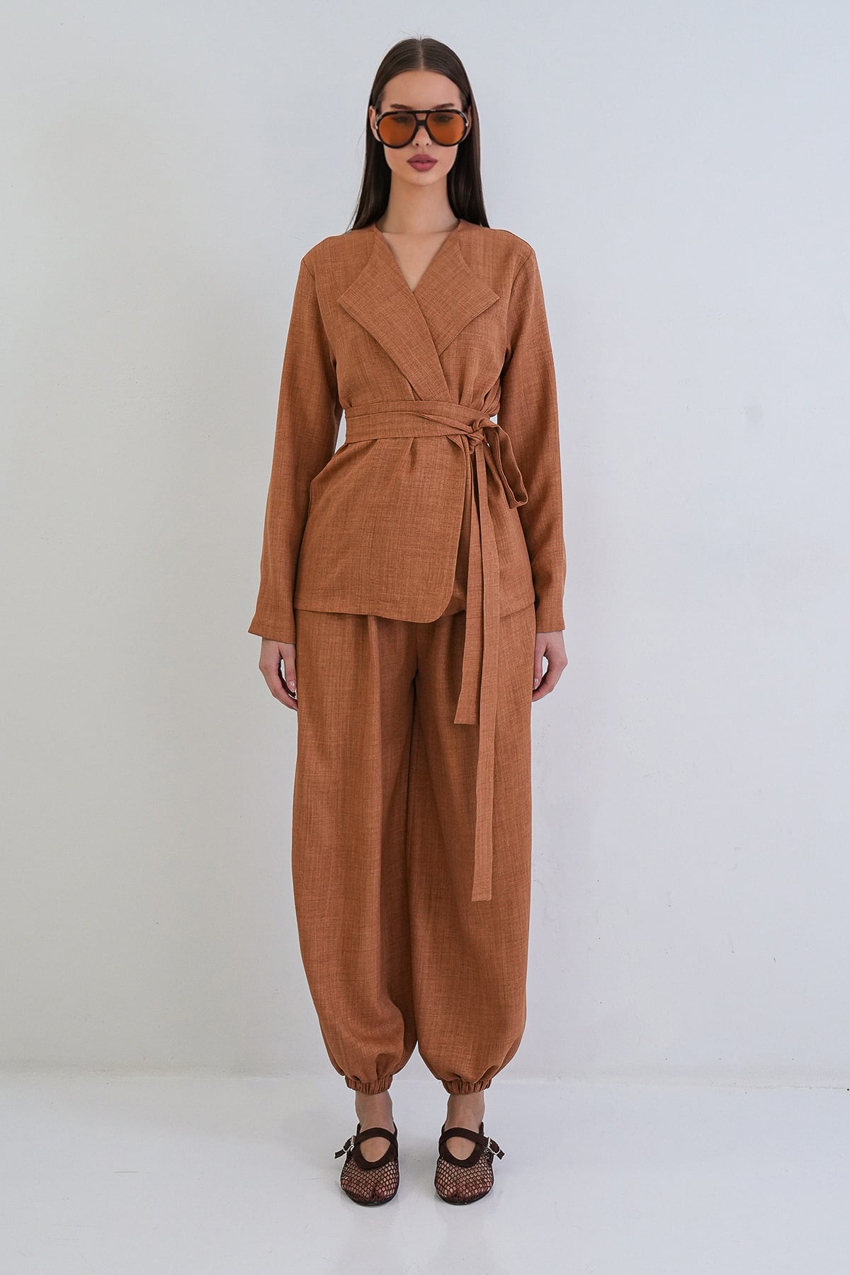 Kadın Tarçın Keten Paçası Lastikli Jogger Pantolon Ve Kendinden Kemerli Ceket Takım Alc-X15299