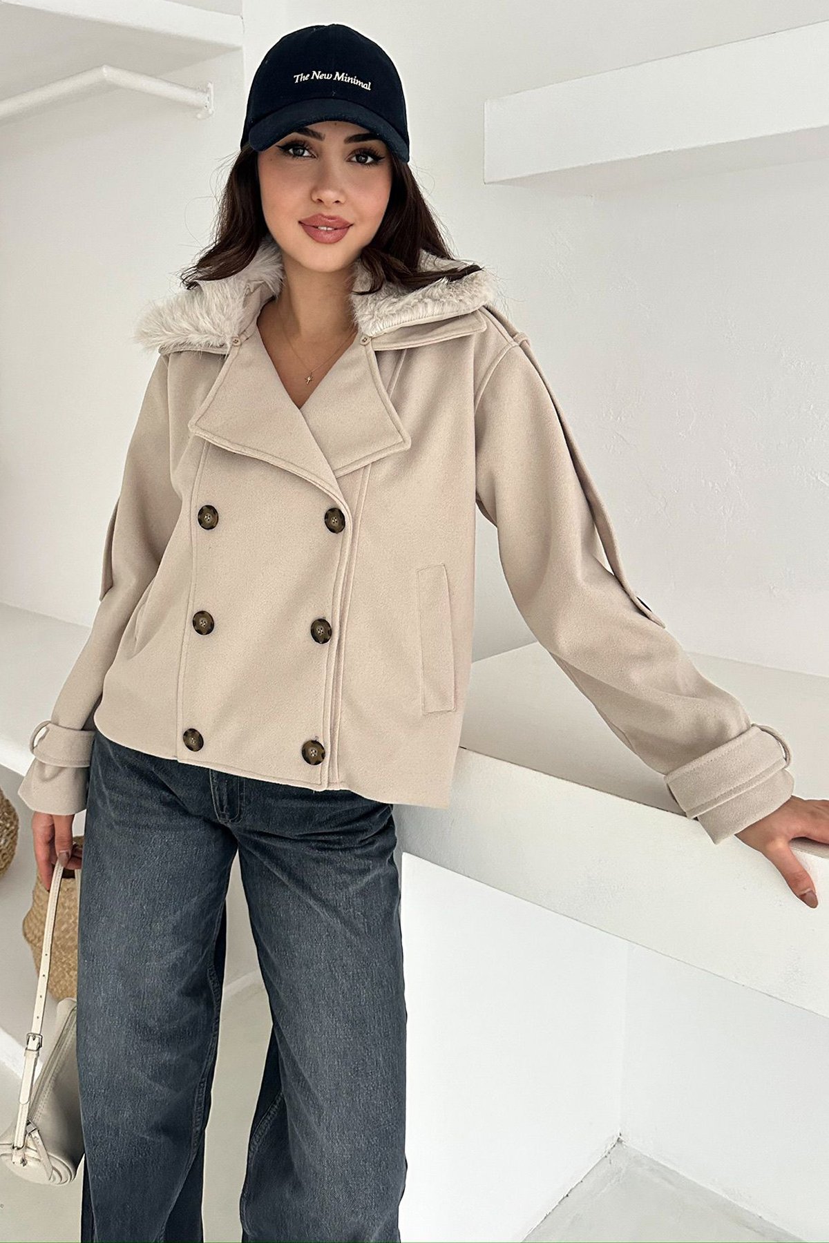 Kadın Taş Düğmeli Kol Detaylı Kürk Yaka Kaşe Astarlı Kaban VS01573