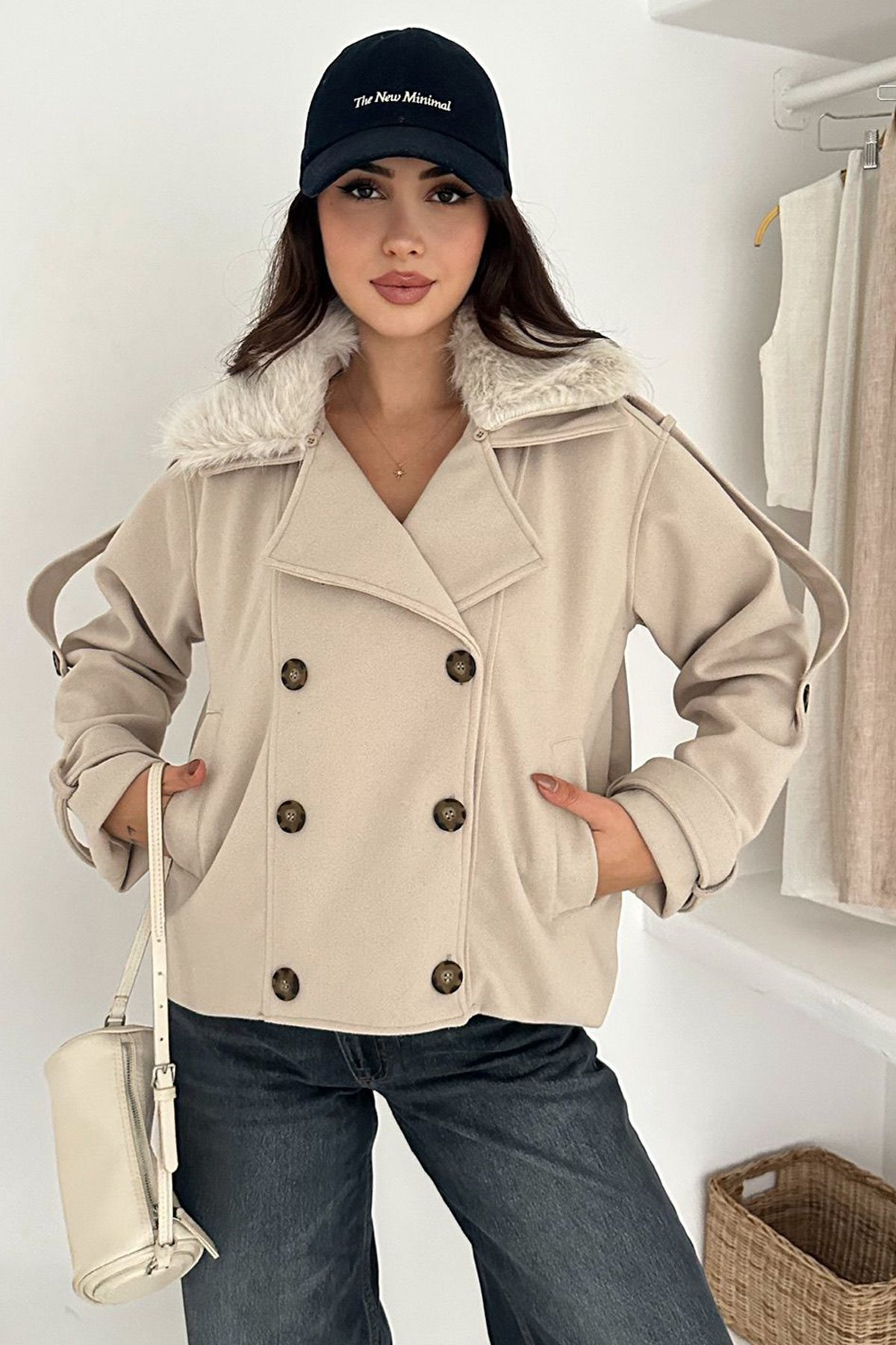 Kadın Taş Düğmeli Kol Detaylı Kürk Yaka Kaşe Astarlı Kaban VS01573