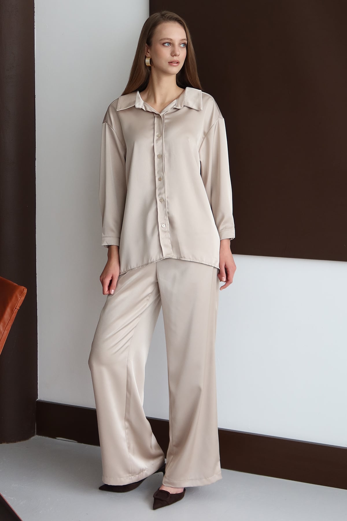 Kadın Taş Düğmeli Oversize Saten Gömlek ve Pantolon Takım VS01428