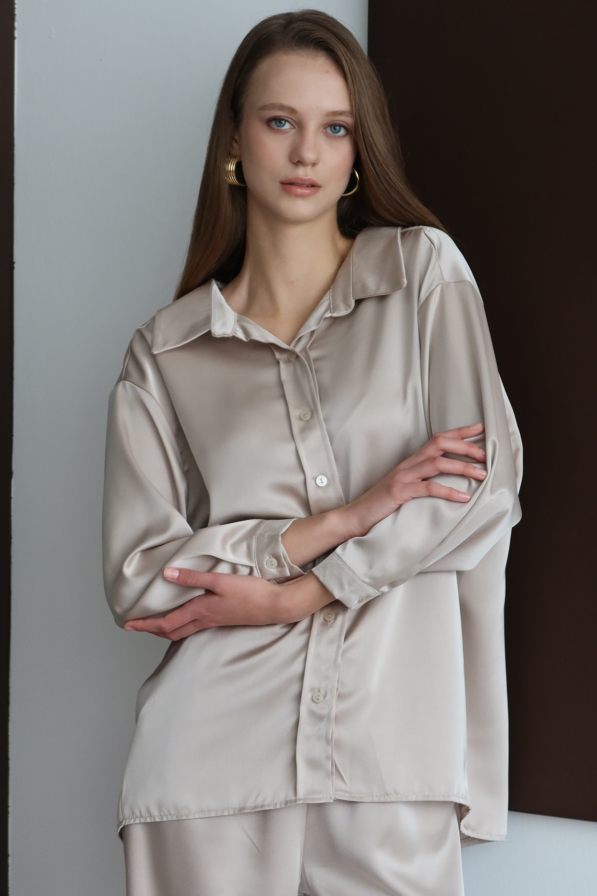 Kadın Taş Düğmeli Oversize Saten Gömlek ve Pantolon Takım VS01428