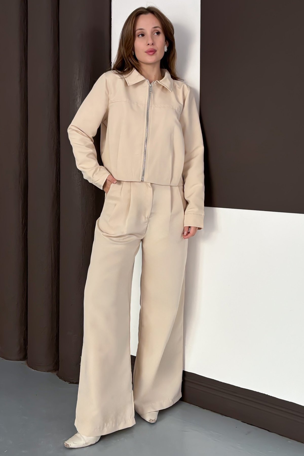 Kadın Taş Fermuar Kapamalı Astarlı Ceket Bol Paça Pantolon Takım VS01564