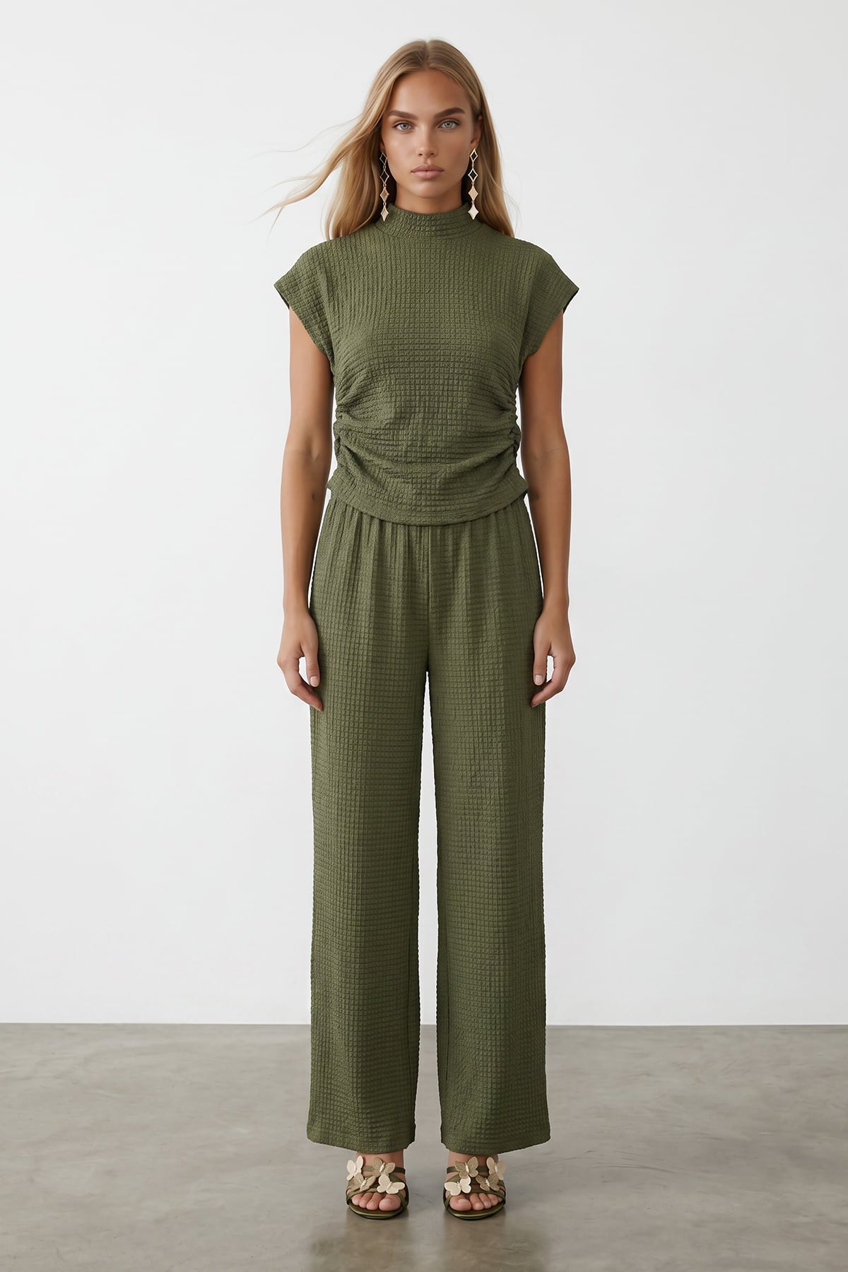 Kadın Yeşil Dik Yaka Dokulu Yanları Drapeli Crop Bluz Ve Geniş Paça Pantolon Takım ALC-X13411