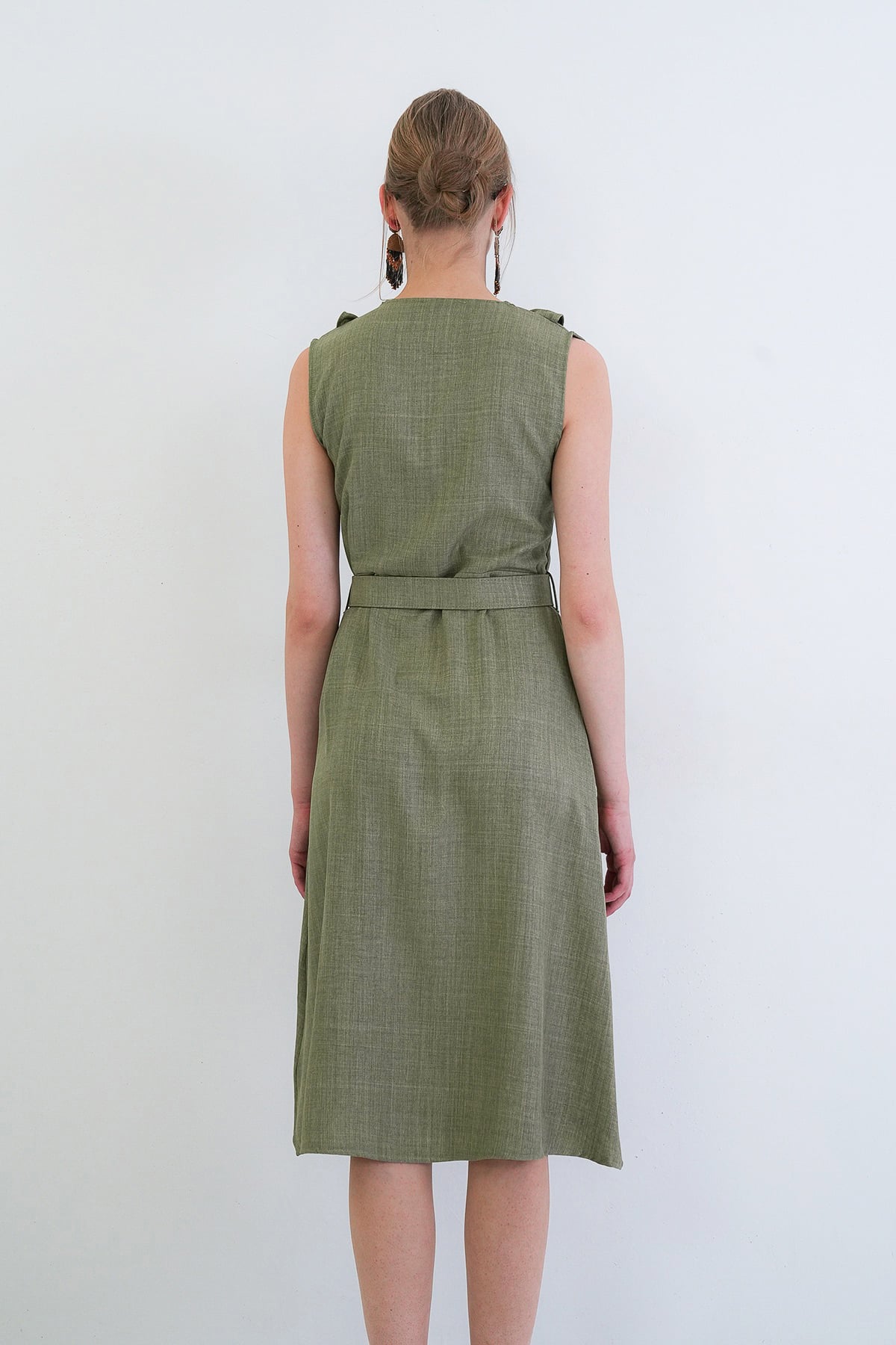 Kadın Yeşil Düğmeli Önü Fırfır Detaylı Kendindn Kemerli Keten Dokuma Elbise Alc-X15330