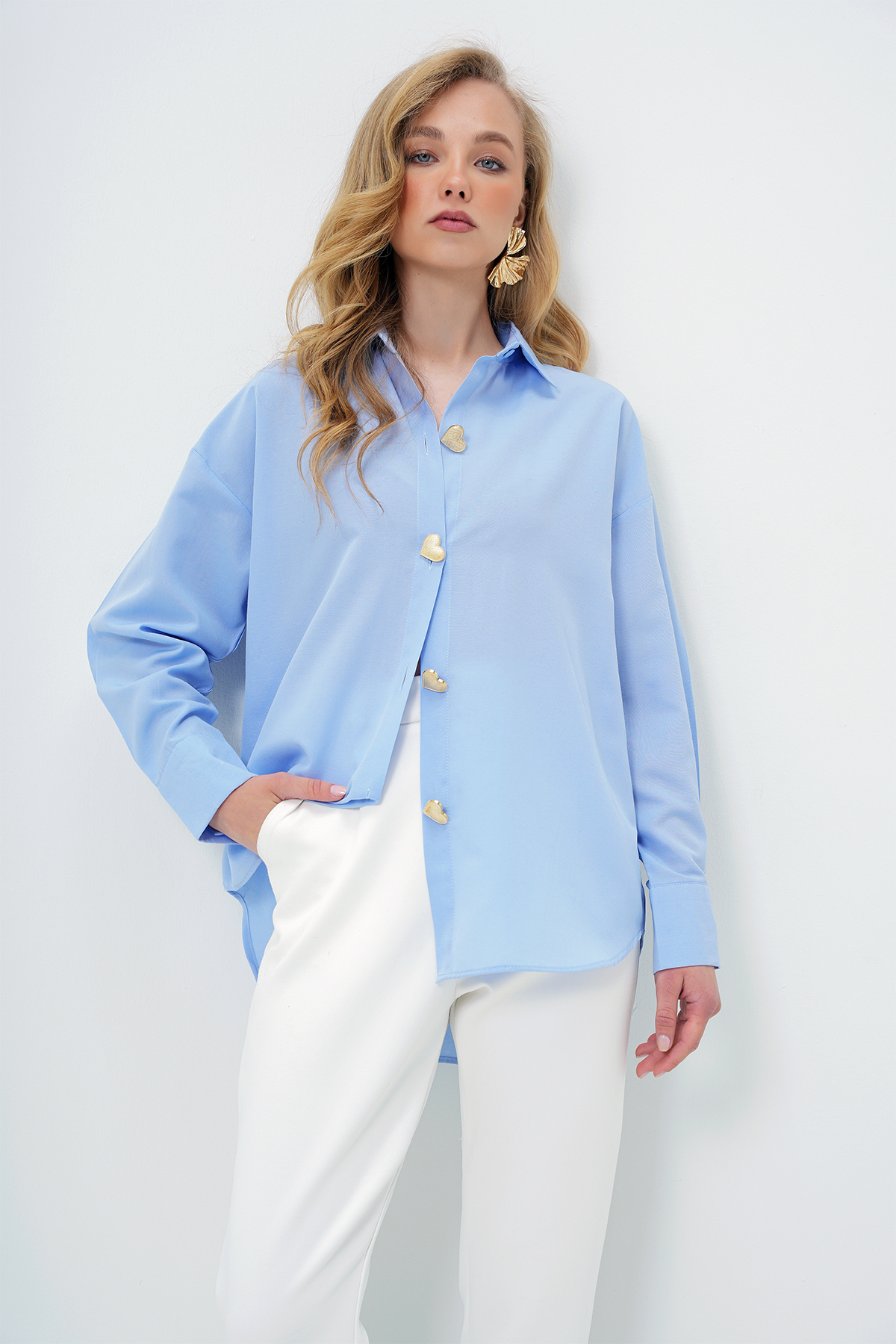 Kadın Mavi Kalp Düğmeli Oversize Poplin Gömlek ALC-X13935