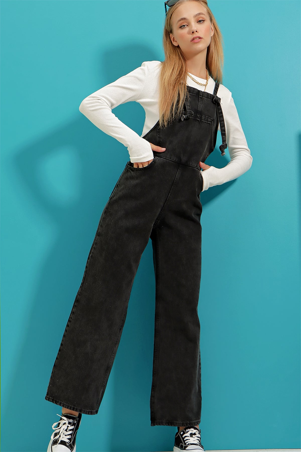 Kadın Siyah Kanguru Cepli Denim Bahçıvan Salopet ALC-X9072