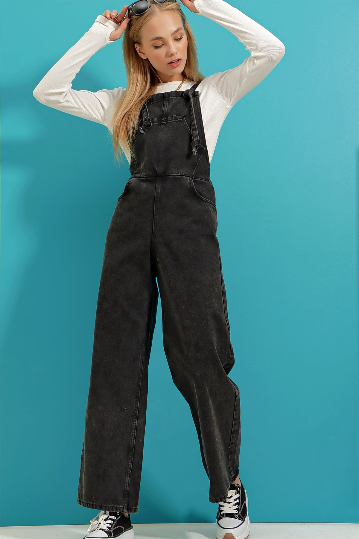 Kadın Siyah Kanguru Cepli Denim Bahçıvan Salopet ALC-X9072