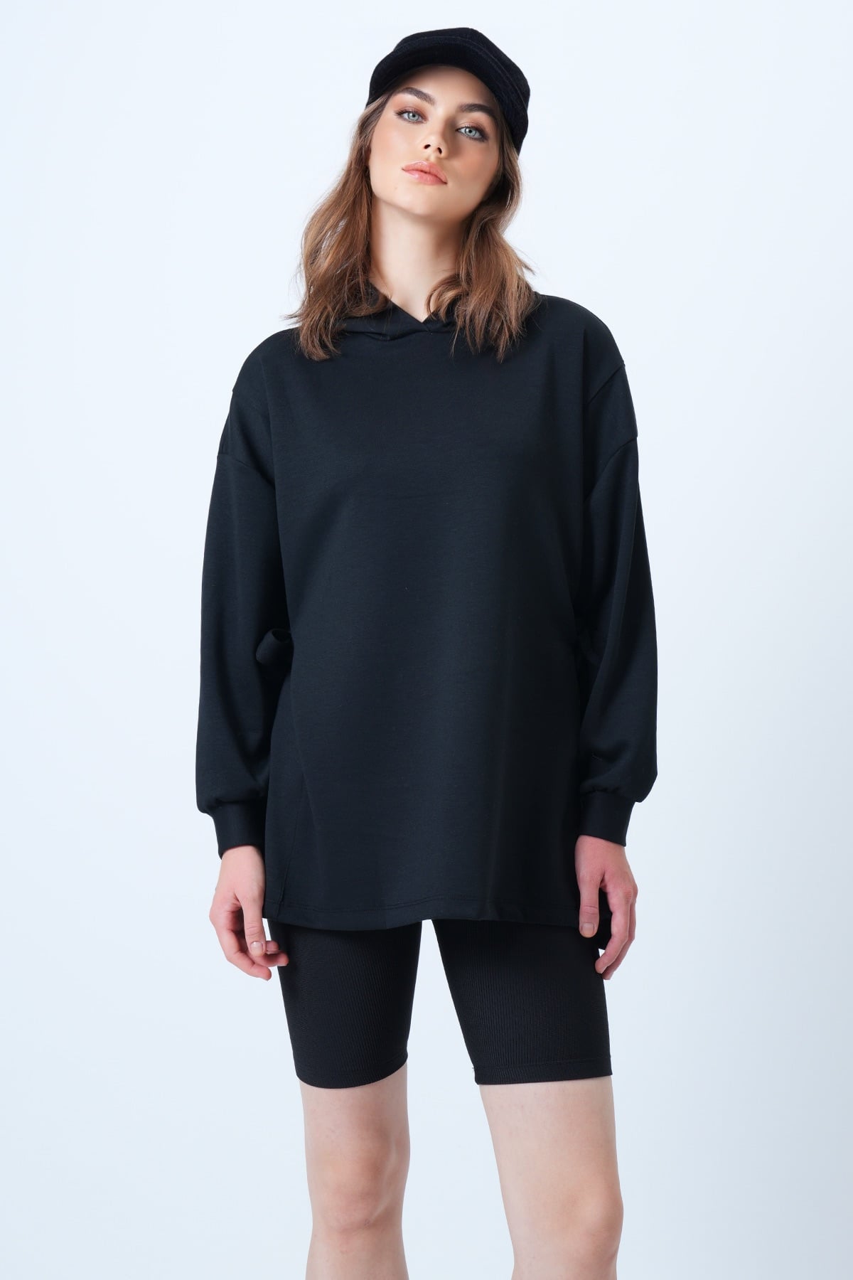 Kadın Siyah Kapüsonlu Yandan Bağlamalı Modal Oversize Sweatshirt VS01176