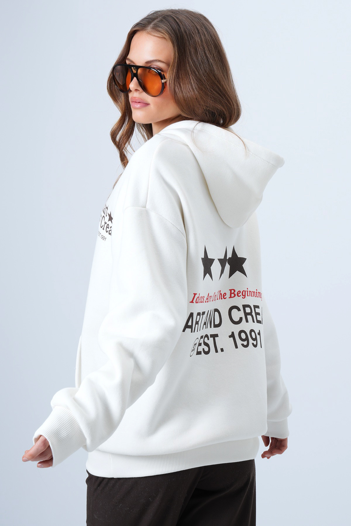 Kadın Ekru Kapüşonlu Baskılı Kanguru Cepli Uzun Kollu İçi Şardonlu 3 İplik Sweatshirt VS01337