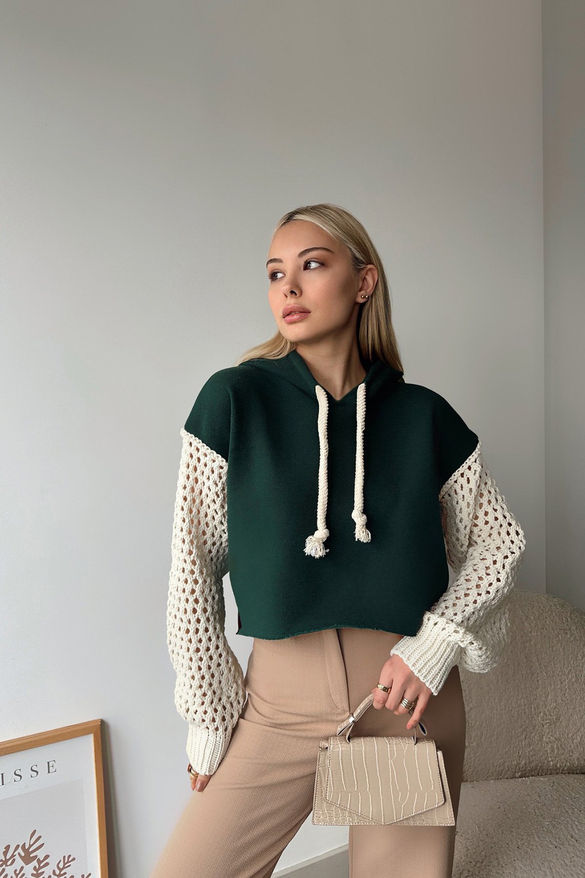 Kadın Koyu Yeşil Kapüşonlu File Örgü Kol Bağcıklı Crop Sweatshirt VS00939