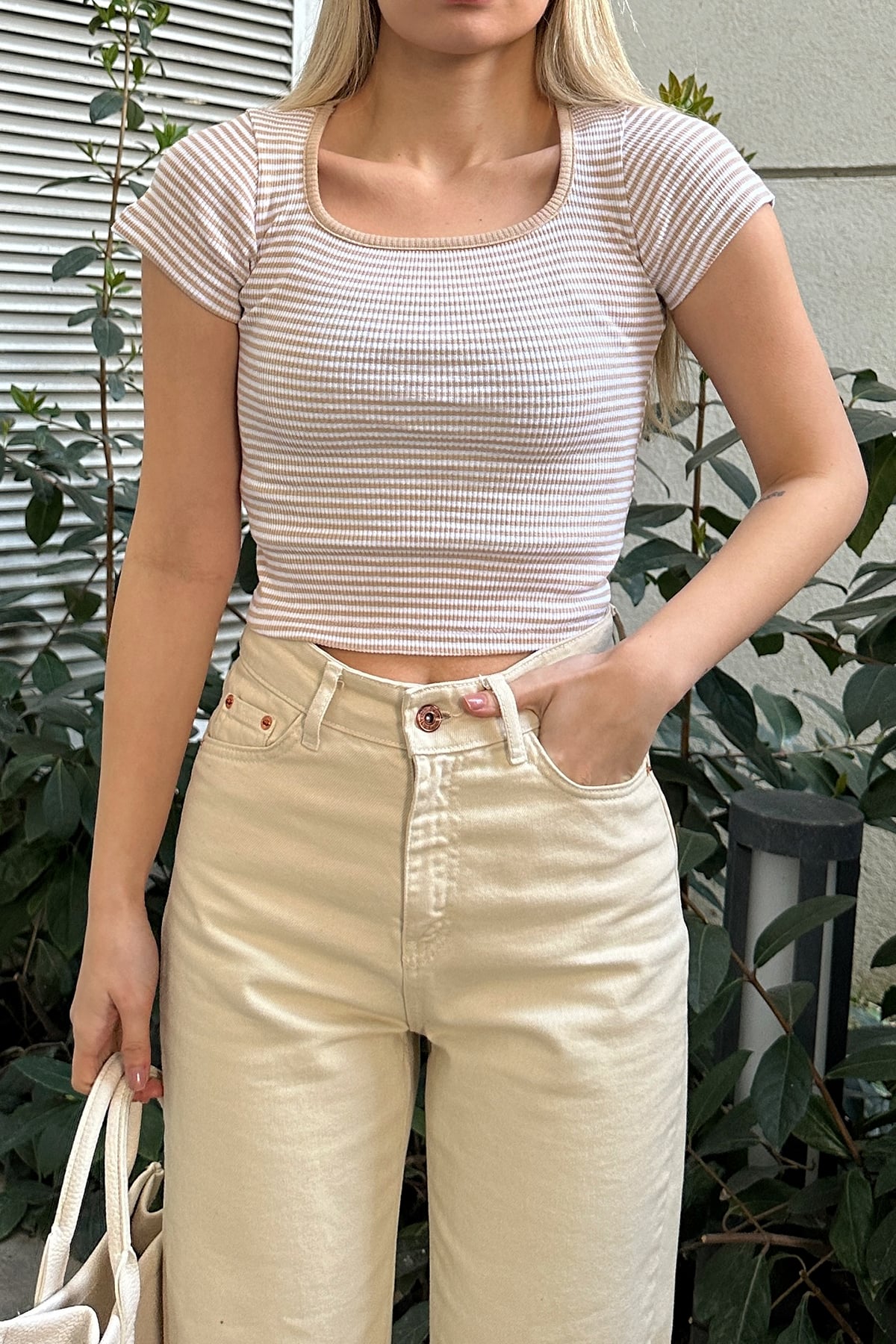 Kadın Bej Kare Yaka Çizgili Crop Bluz ALC-X11550