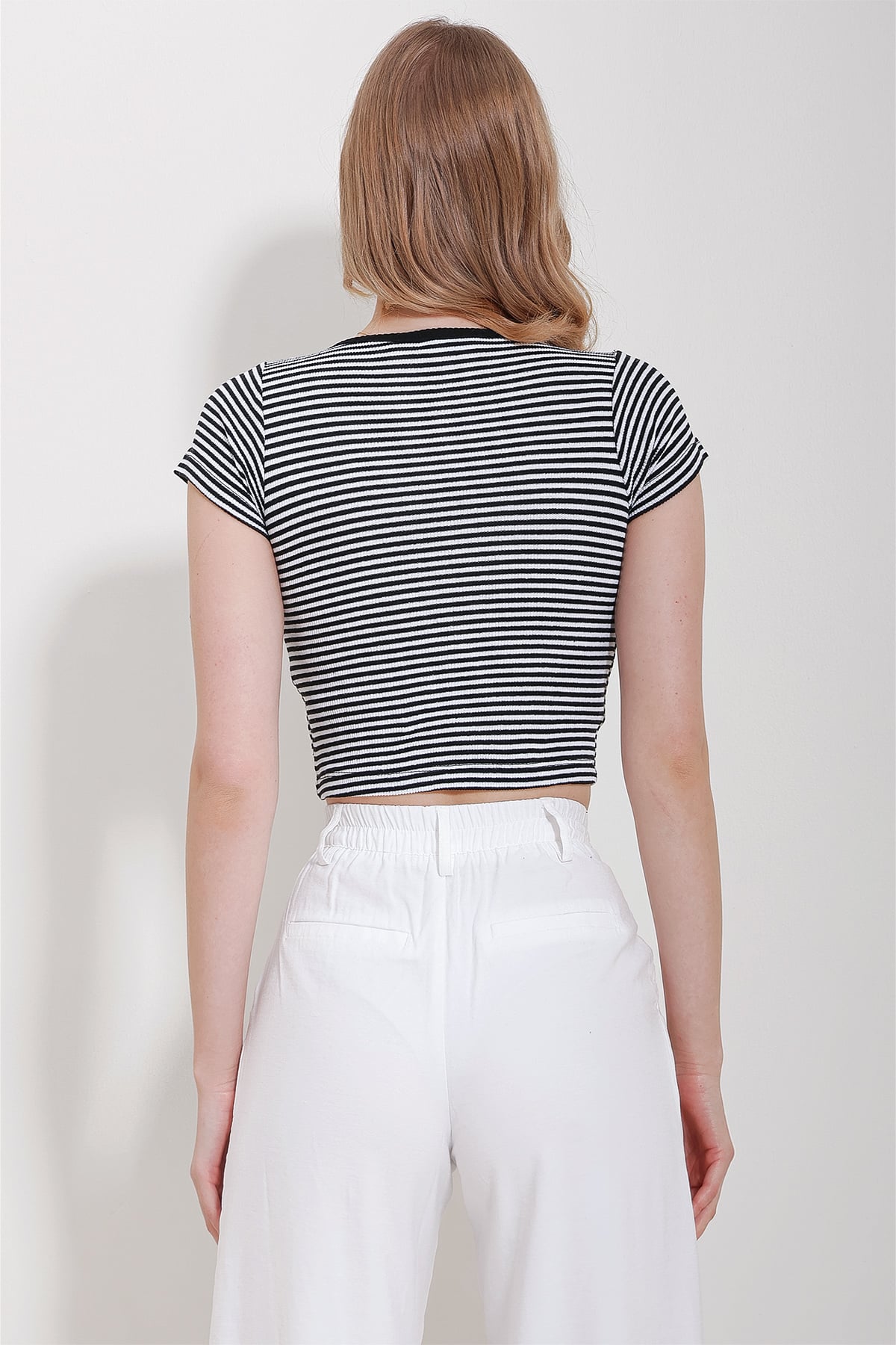 Kadın Siyah Kare Yaka Çizgili Crop Bluz ALC-X11550