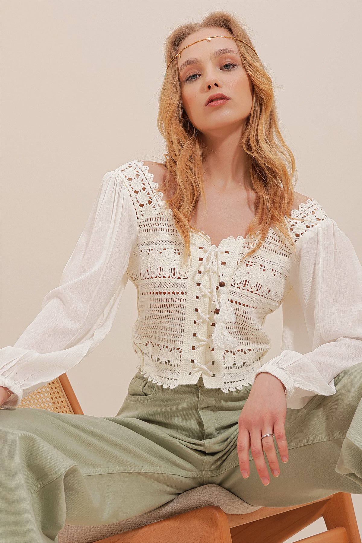 Kadın Ekru Kare Yaka Önü Bağlamalı Kroşata Dokuma Crop Bluz ALC-X10028