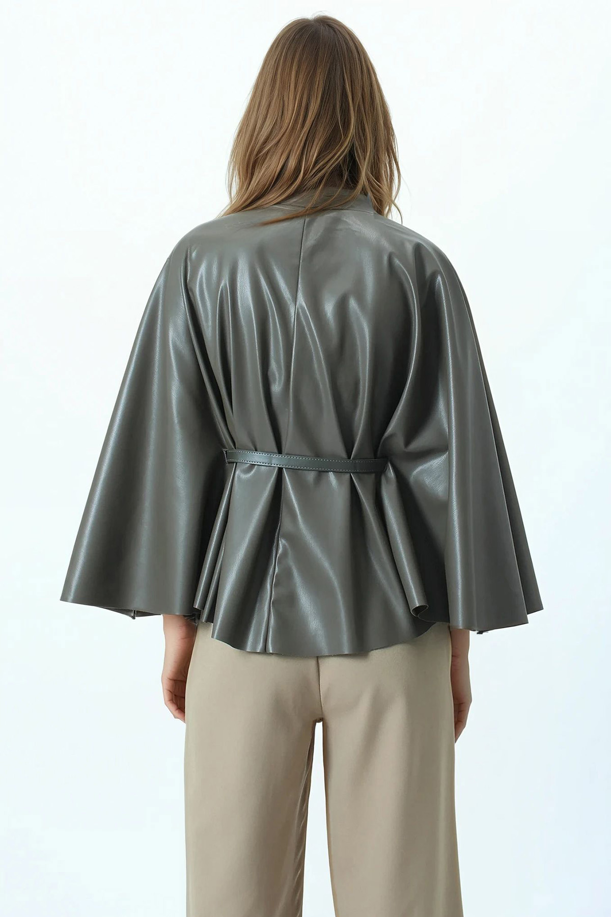 Kadın Haki Kemerli Dik Yaka Aksesuar Detaylı İçi Kadife Suni Deri Pelerin VS01032