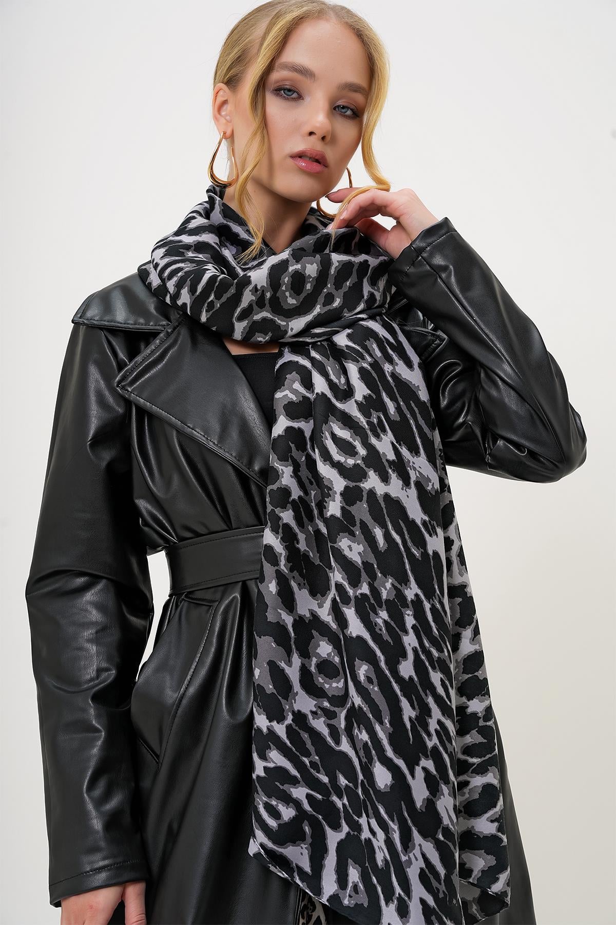 Kadın Siyah Leopar Desenli Dokuma Şal ALC-X13250