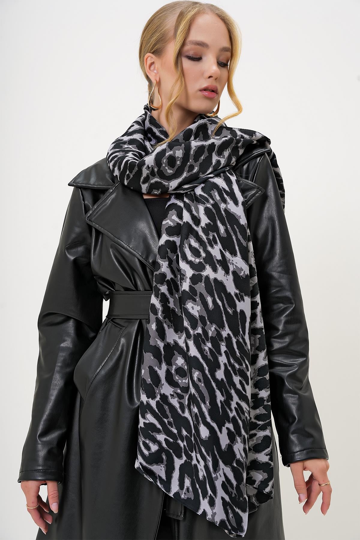 Kadın Siyah Leopar Desenli Dokuma Şal ALC-X13250