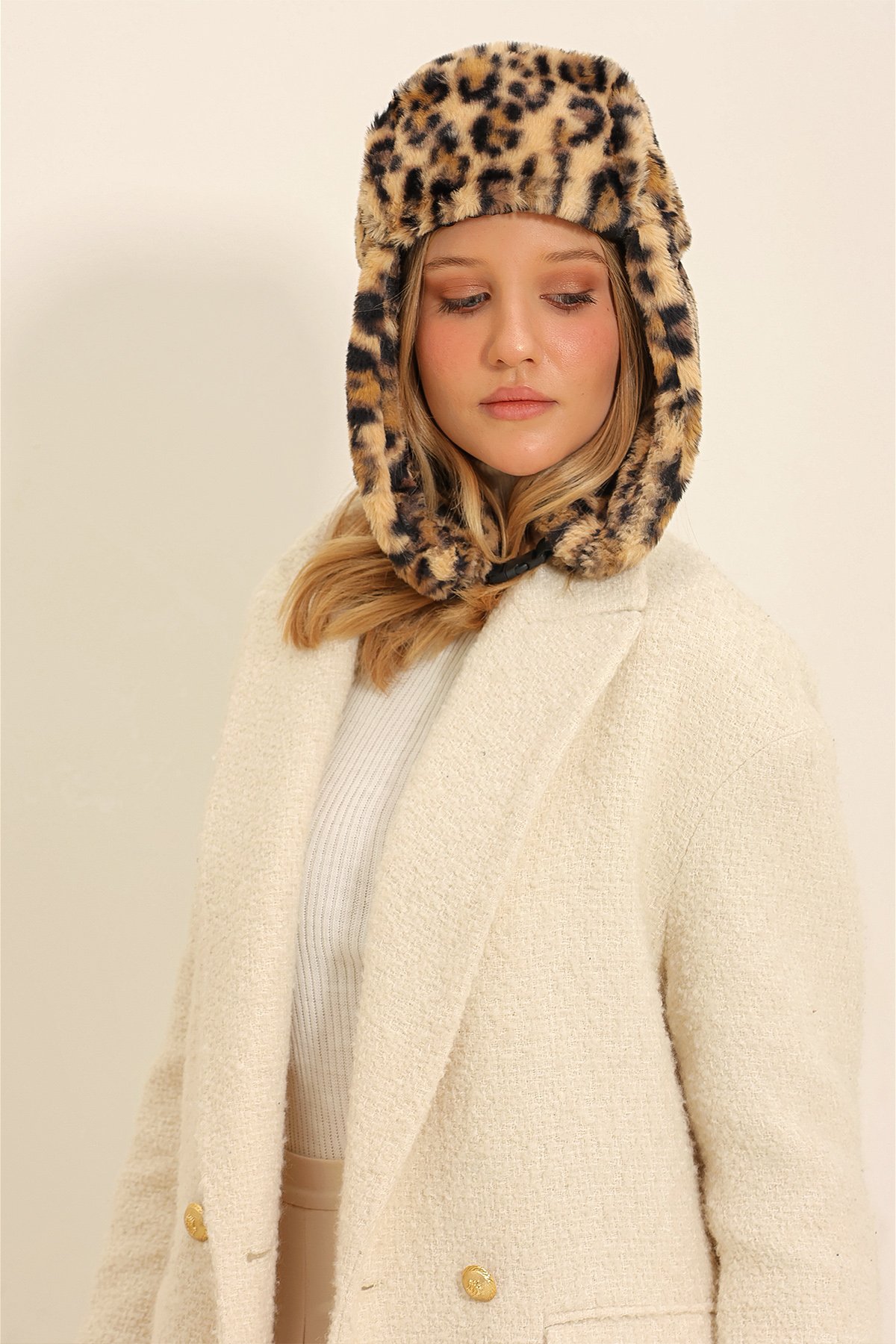 Kadın Leopar Leopar Desenli Kulaklıklı Klips Kapamalı Şapka ALC-X11346