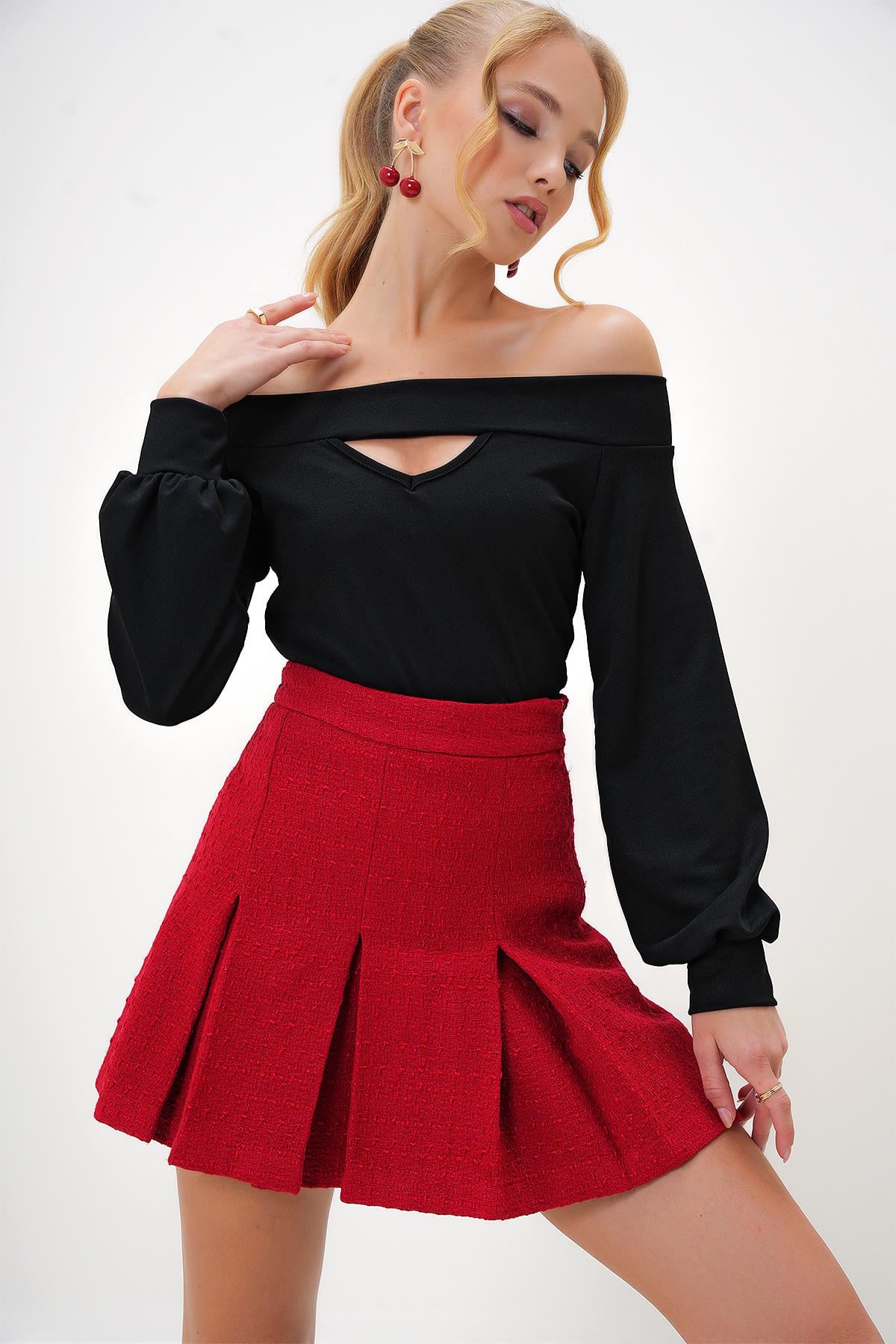 Kadın Siyah Madonna Yaka Cut Out Detaylı Örme Bluz ALC-X12948