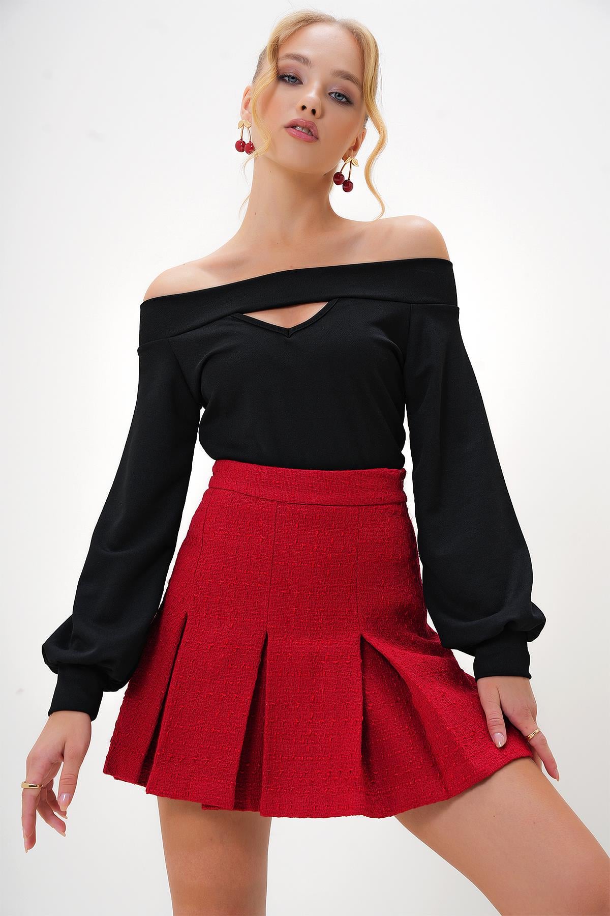 Kadın Siyah Madonna Yaka Cut Out Detaylı Örme Bluz ALC-X12948