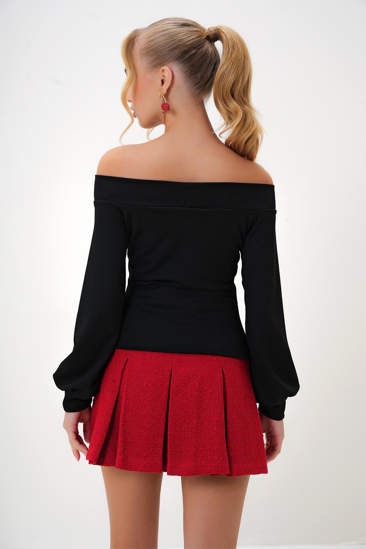 Kadın Siyah Madonna Yaka Cut Out Detaylı Örme Bluz ALC-X12948