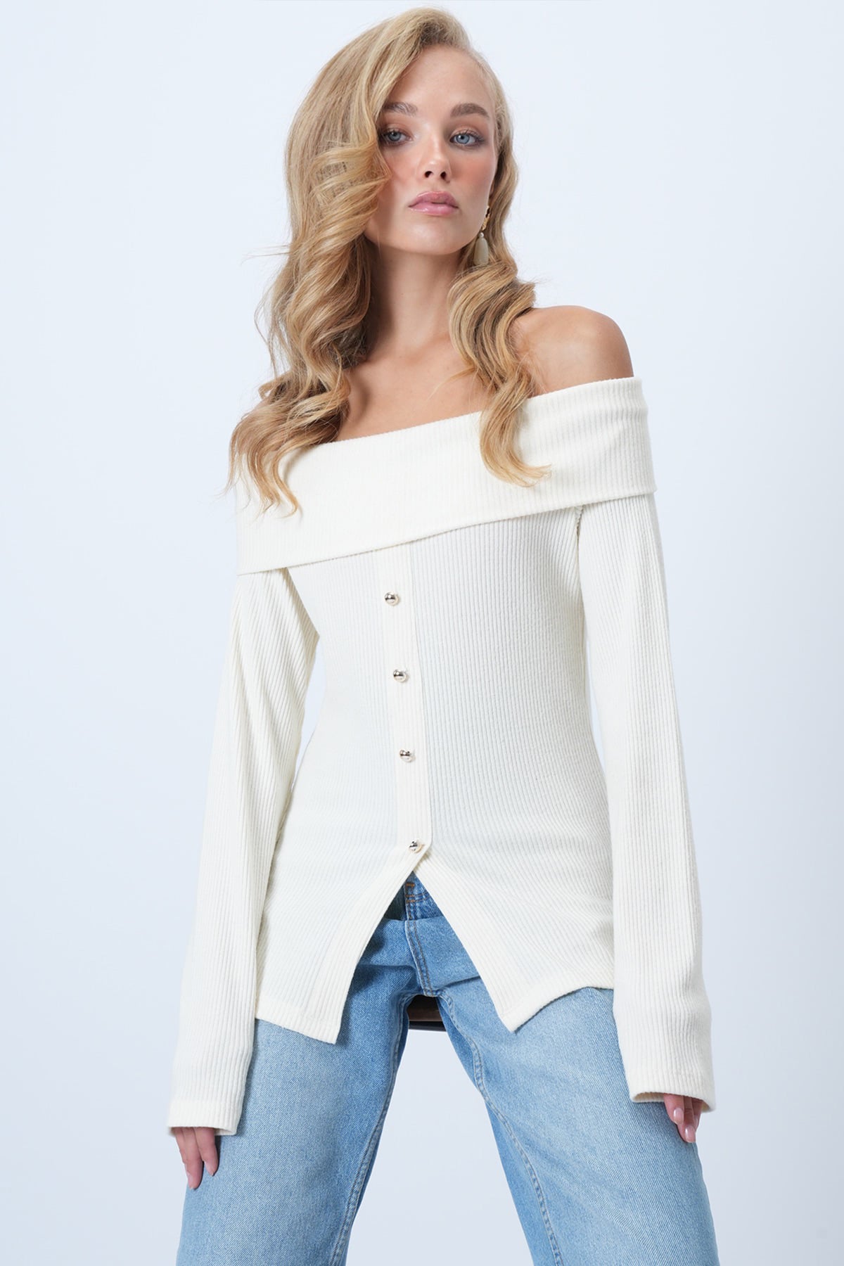 Kadın Ekru Madonna Yaka Önü Yırtmaçlı Örme Bluz ALC-X14527