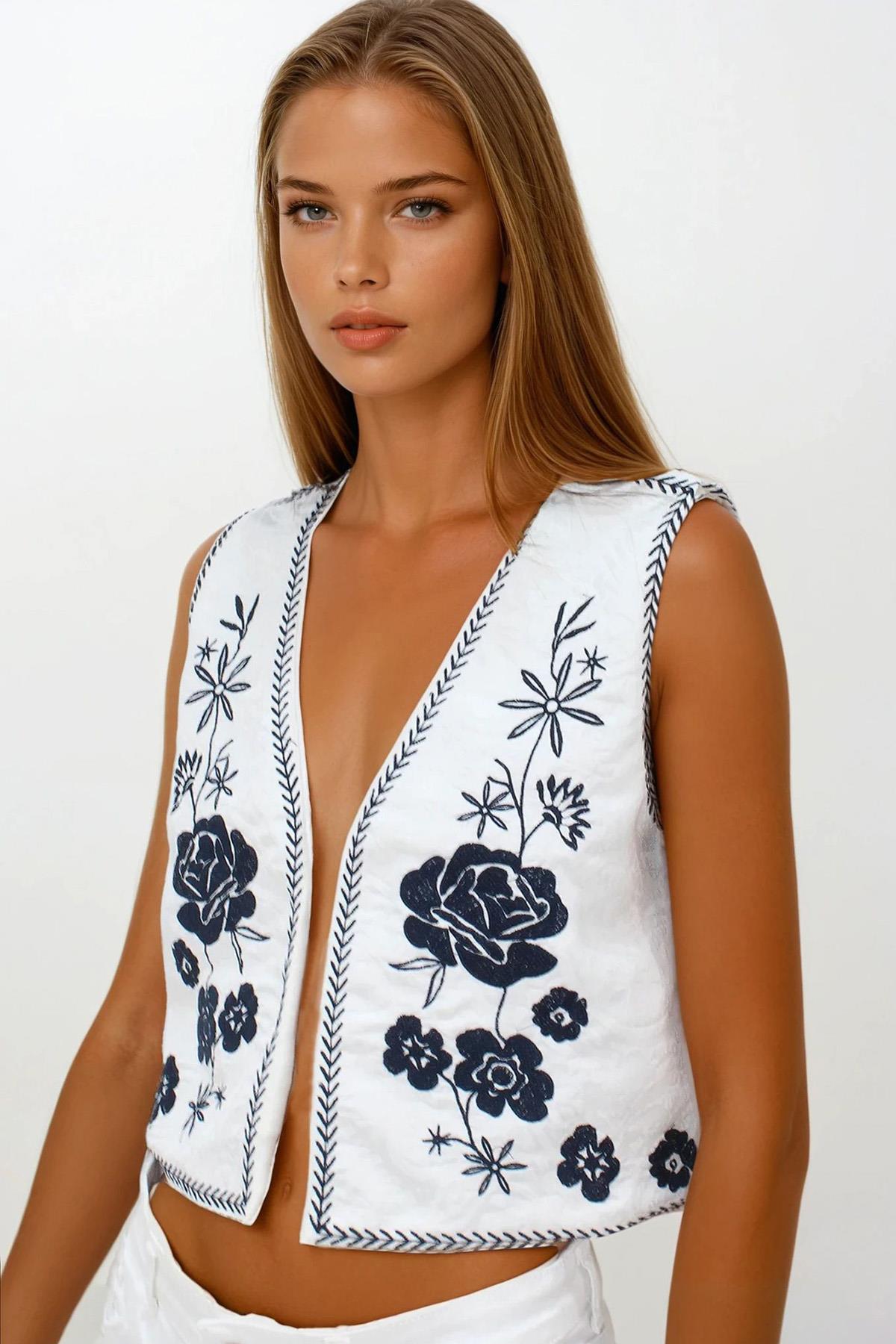 Kadın Beyaz Nakış Detaylı Astarlı Dokulu Crop Yelek VS00242