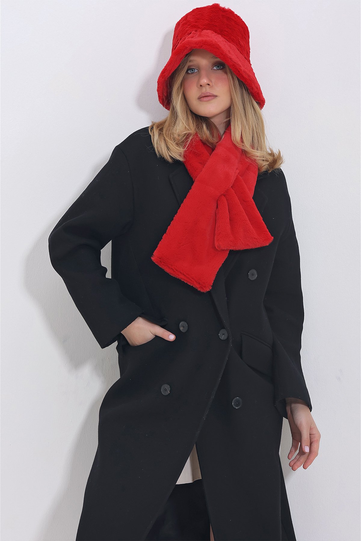 Kadın Kırmızı Peluş Şapka ALC-X11425