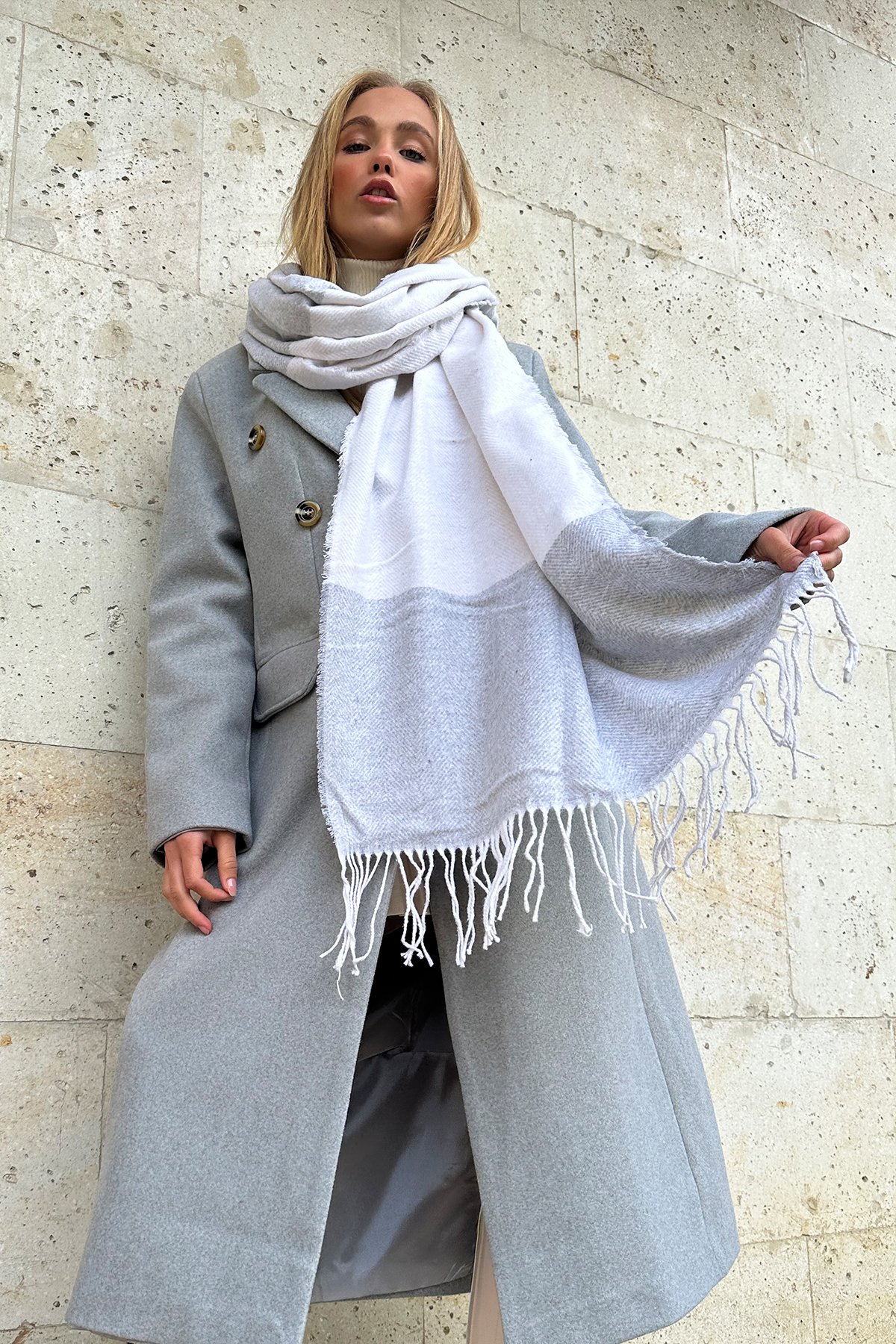 Kadın Gri Püskül Detaylı Desenli Şal ALC-X11280