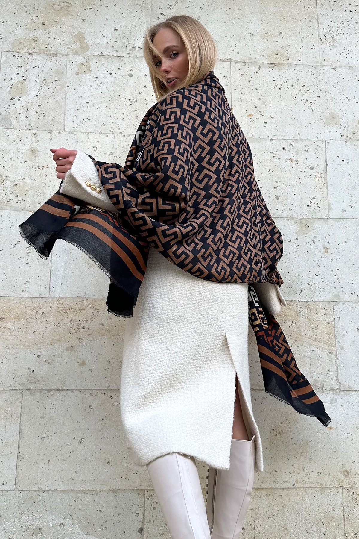 Kadın Kahve Siyah Püskül Detaylı Desenli Şal ALC-X11281