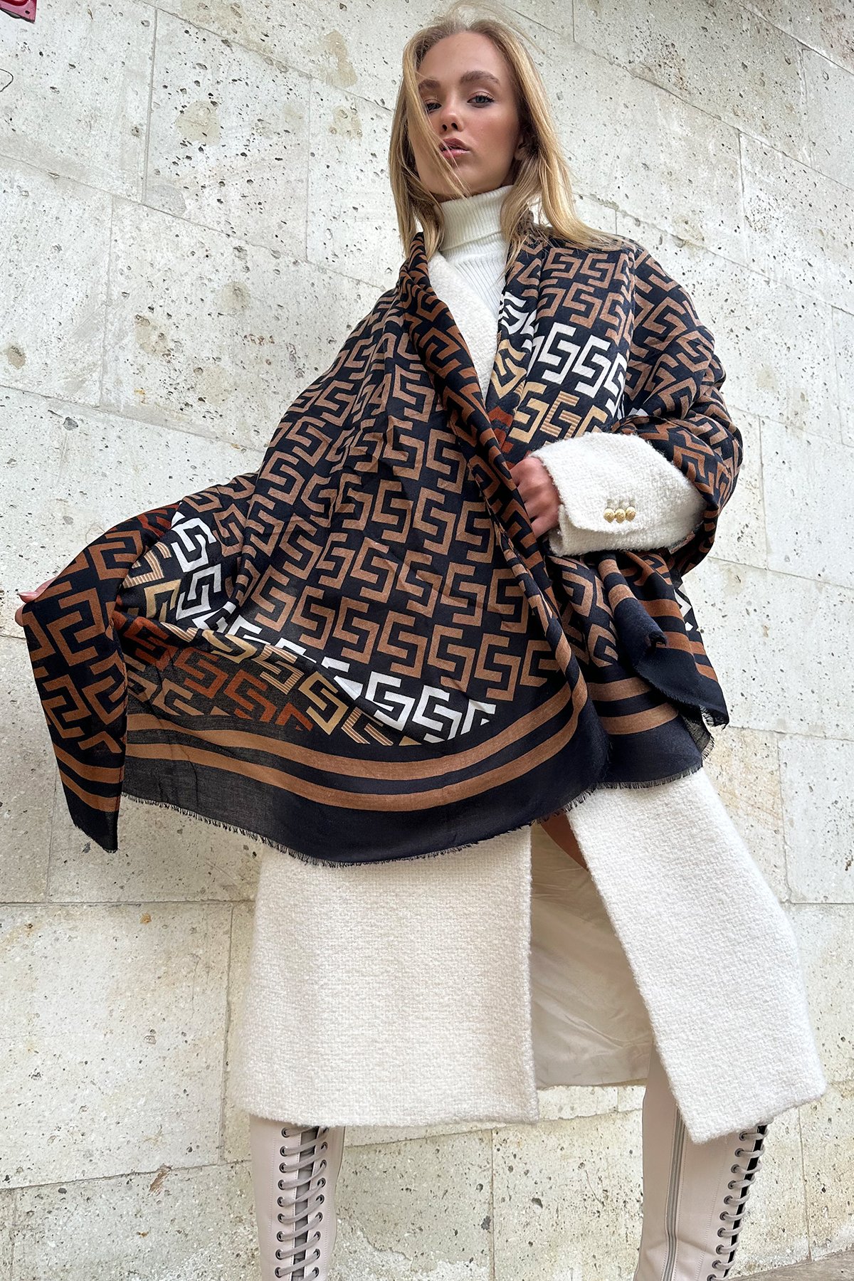 Kadın Kahve Siyah Püskül Detaylı Desenli Şal ALC-X11281