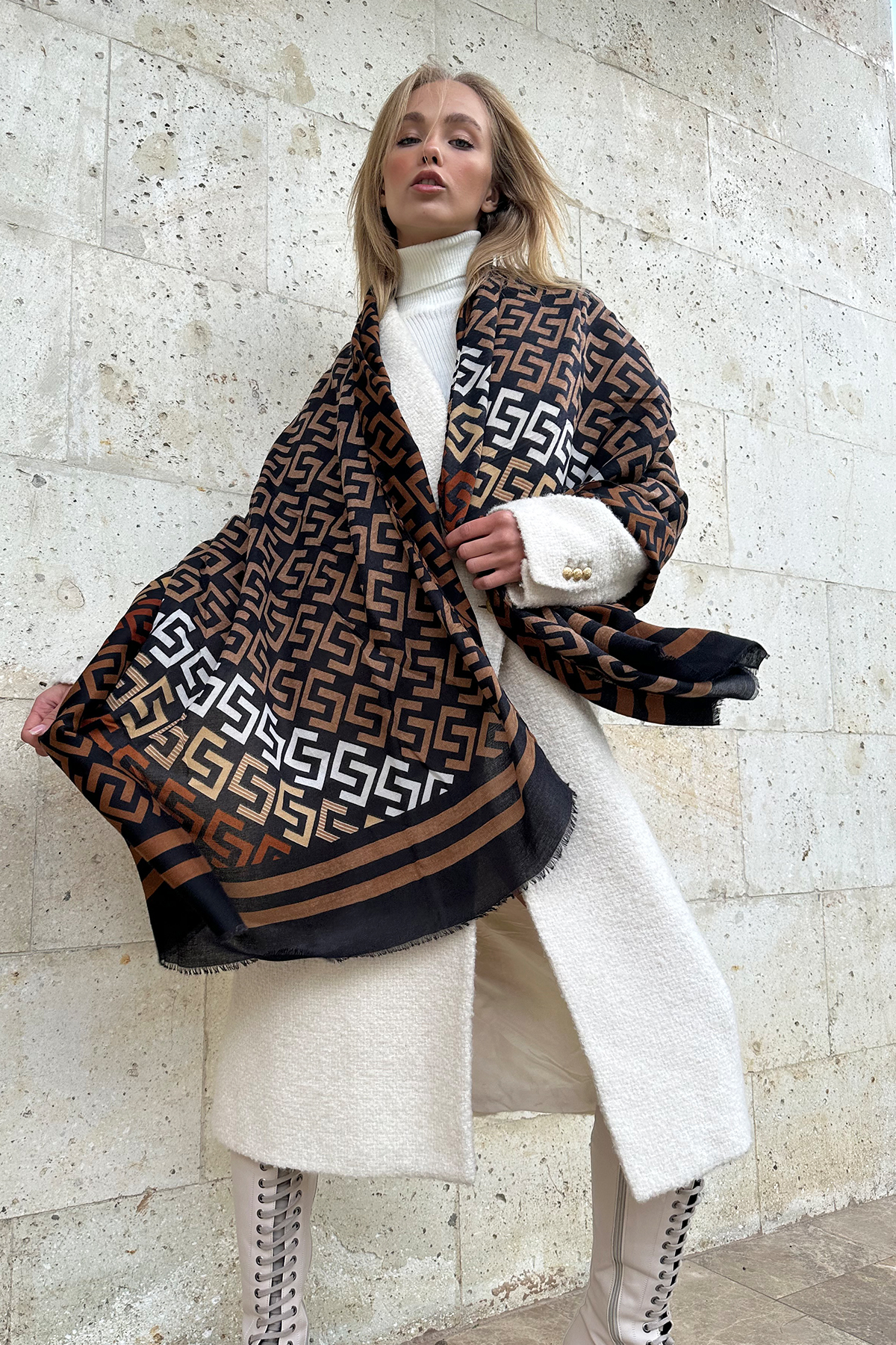 Kadın Kahve Siyah Püskül Detaylı Desenli Şal ALC-X11281