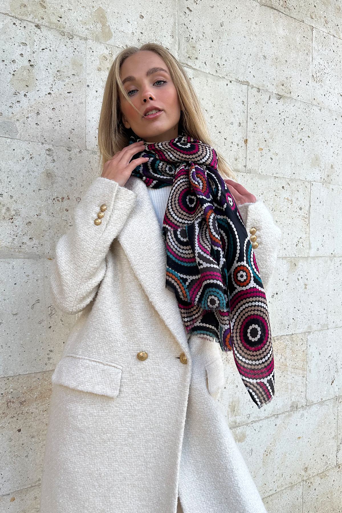 Kadın Siyah Desenli Püskül Detaylı Desenli Şal ALC-X11281